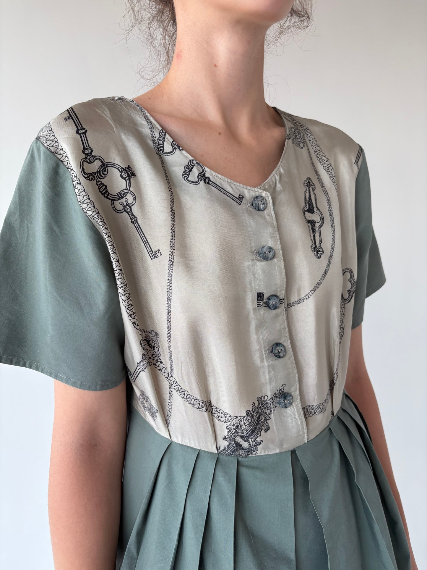 Rochie vintage cu print baroc și talie marcată