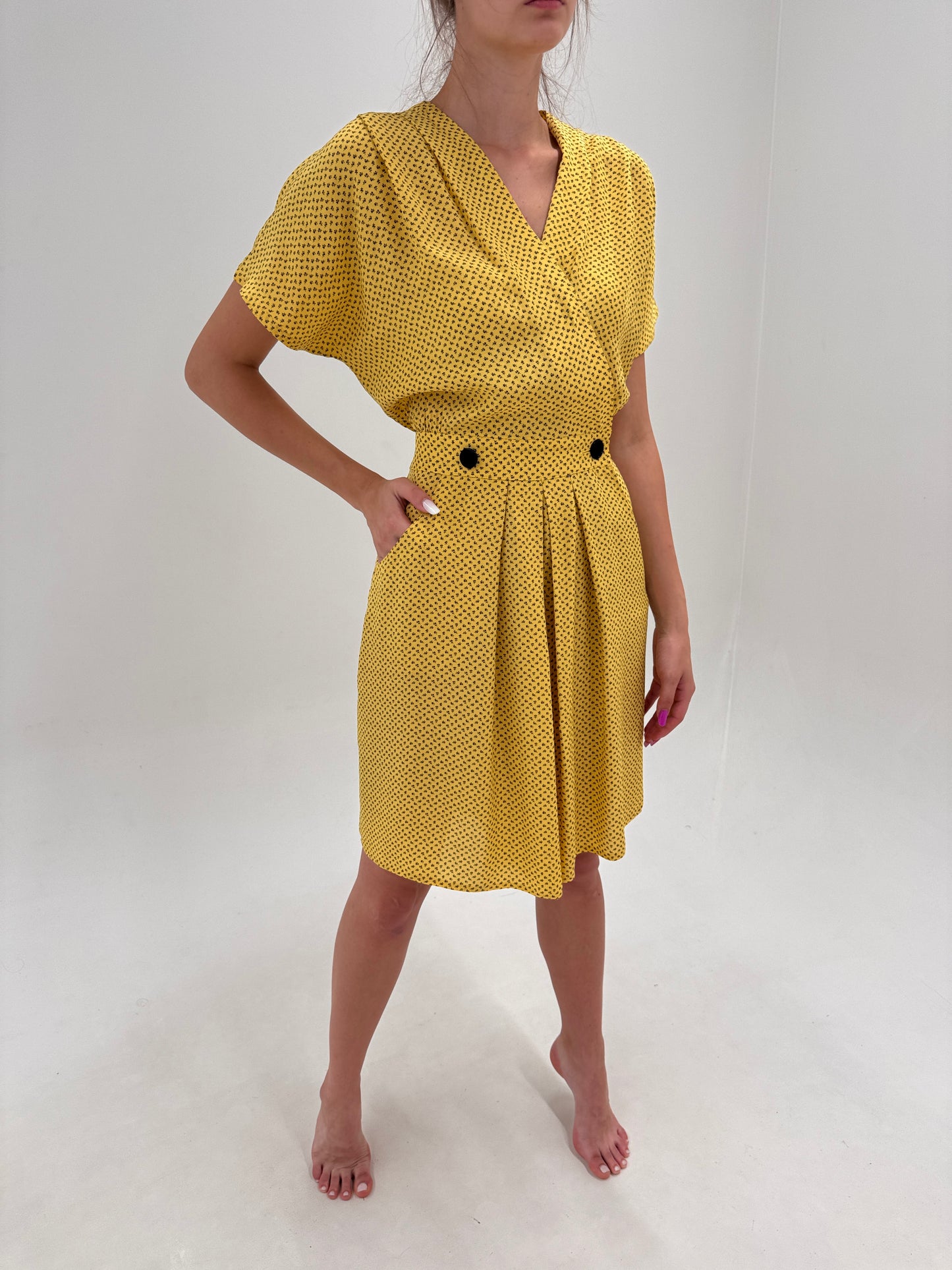 Salopetă vintage cu talie ultra înaltă marcată și top in stil kimono