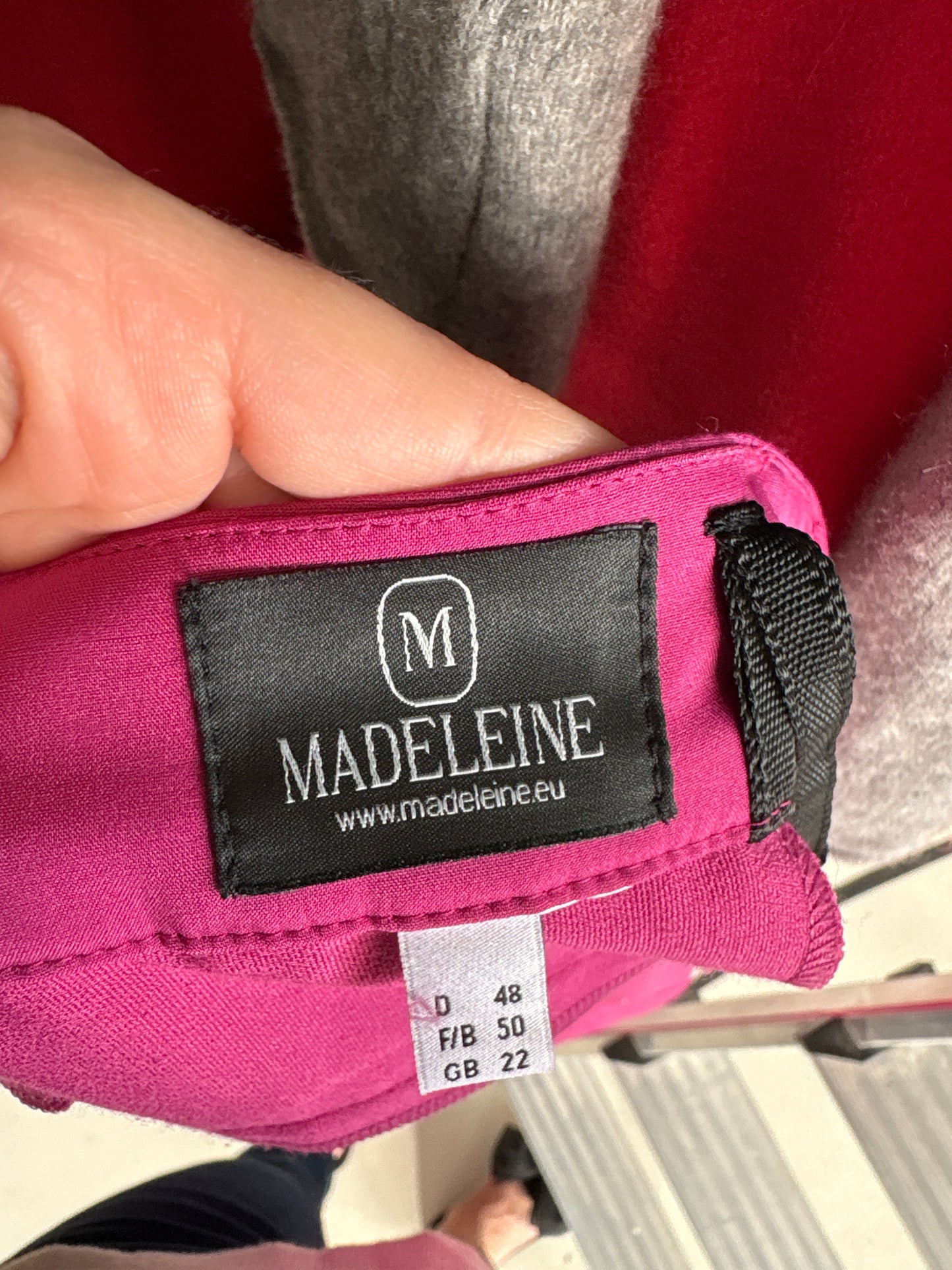 Pantaloni noi Madeleine dark rasberry red plus size