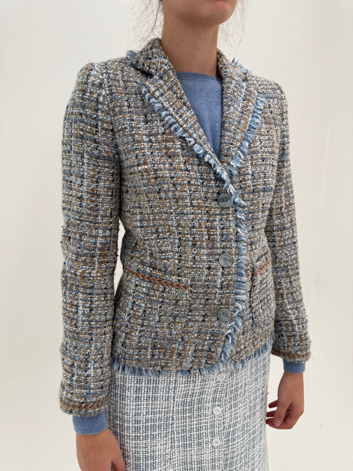 Sacou în stil Chanel din tweed excepțional camel cu baby blue în croi cambrat