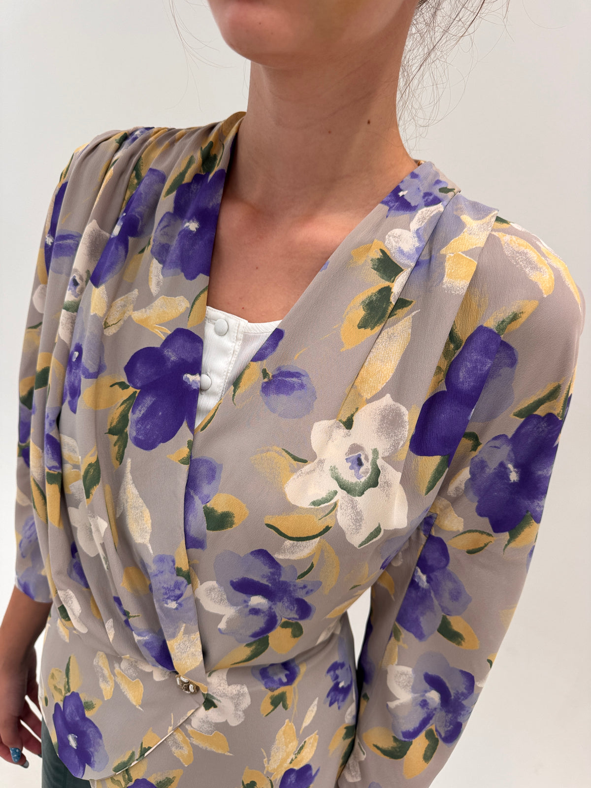 Sacou cambrat warm gray din mătase naturală cu print floral superb