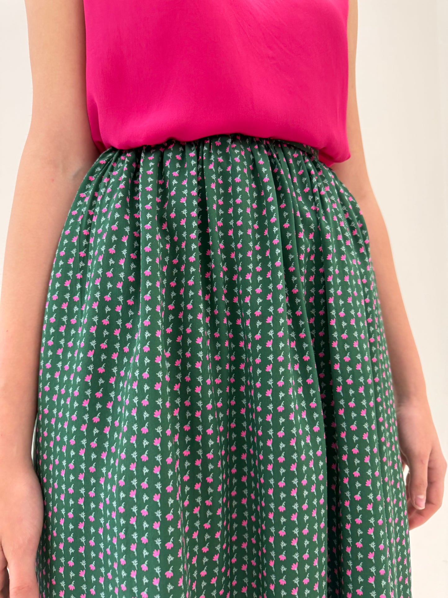 Fustă vintage din mătase naturală cu print floral fucsia midi
