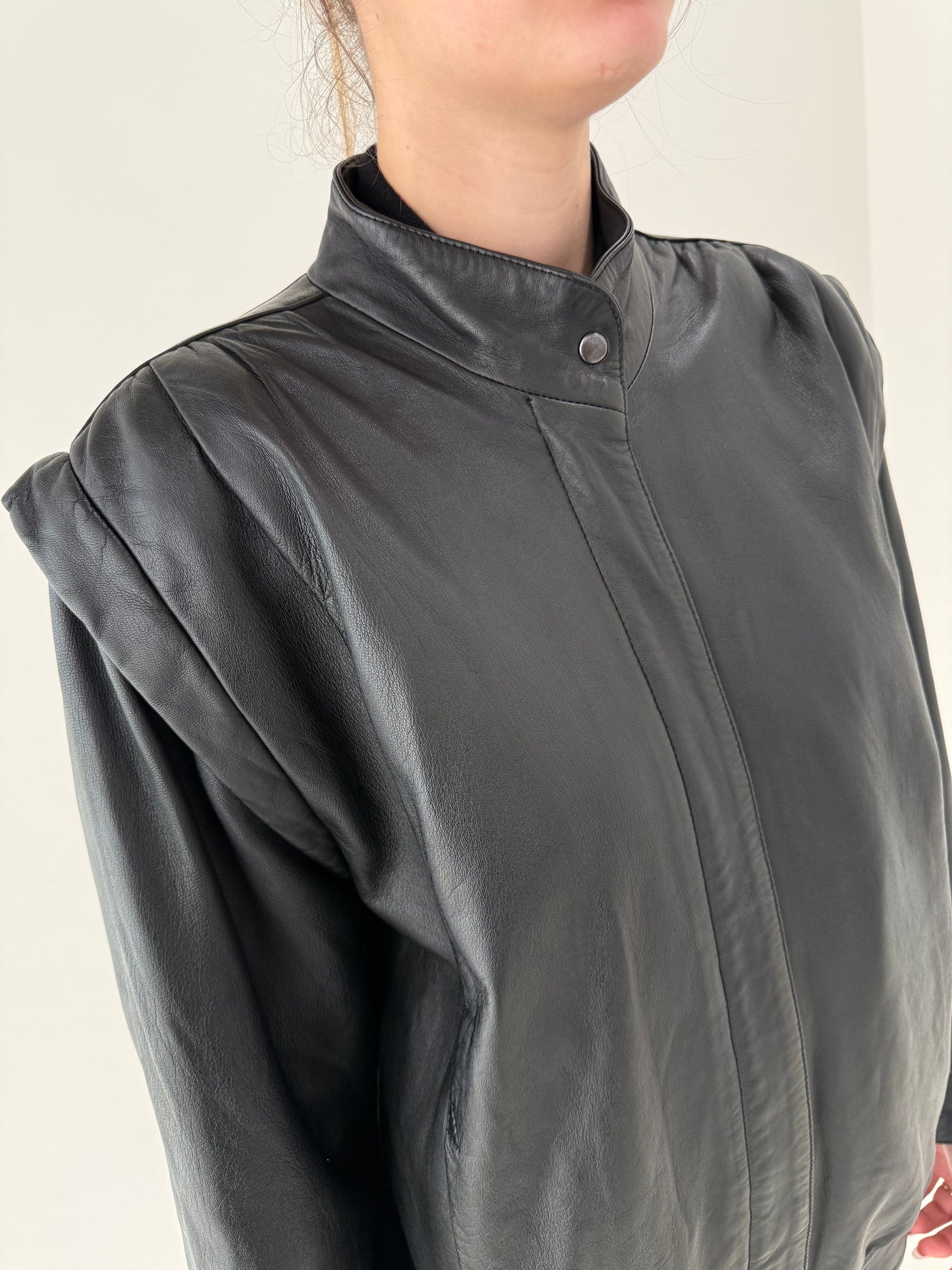 Geacă vintage din piele naturală extrem de moale în croi revenit în trend