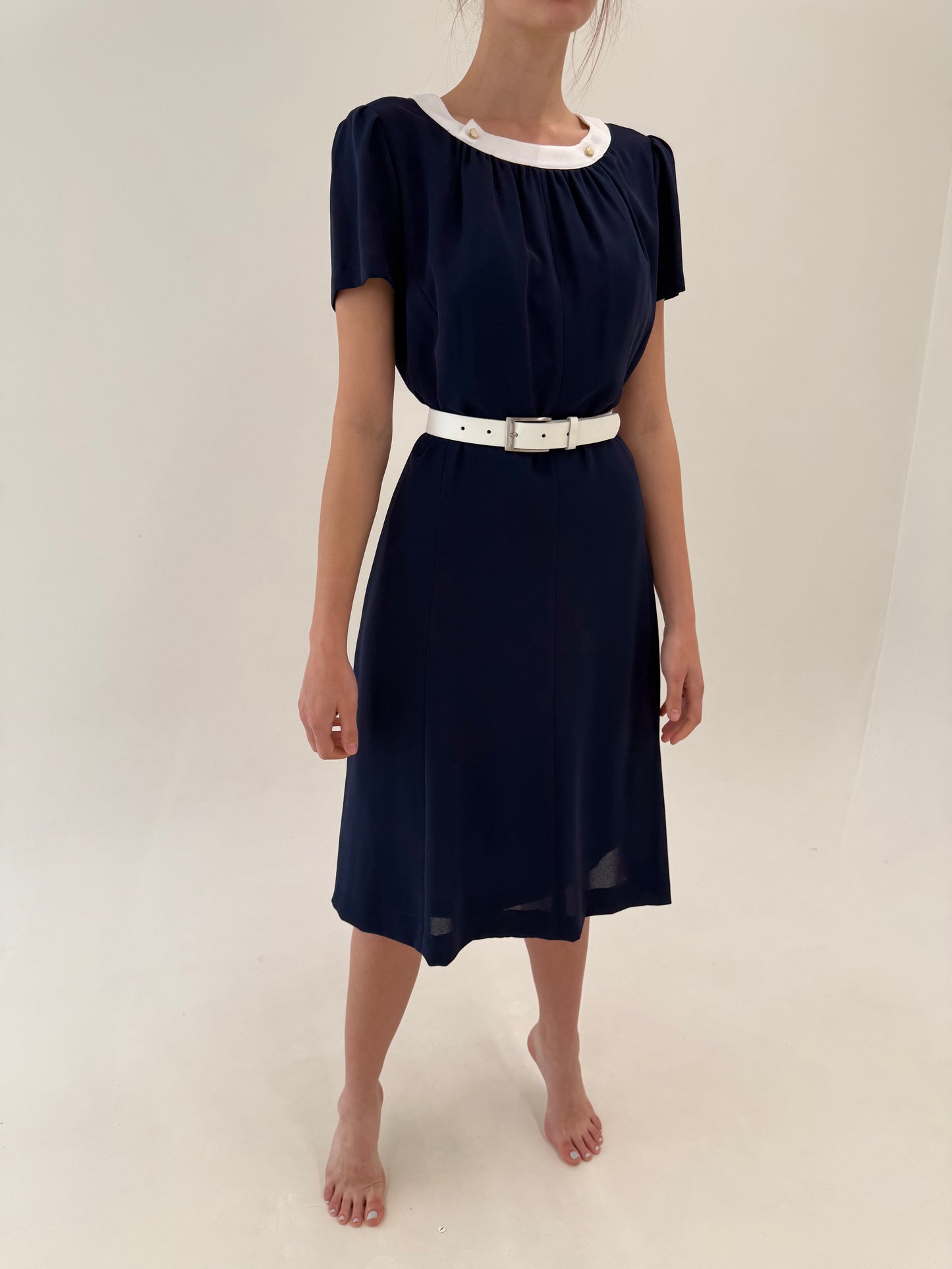 Rochie vintage chic Navy cu alb în croi clasic feminin