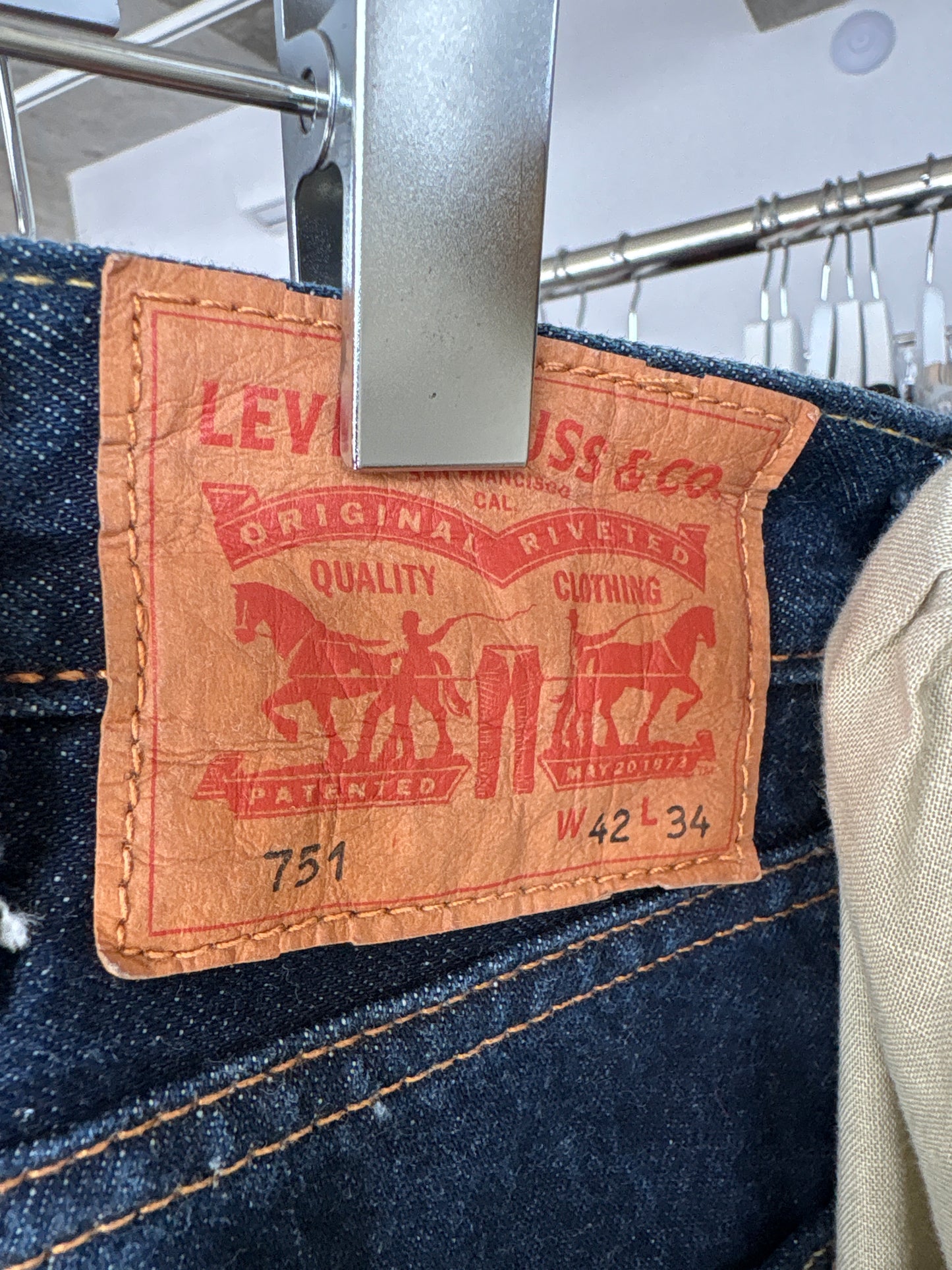 Jeans dark wash Levi’s 751 straight leg