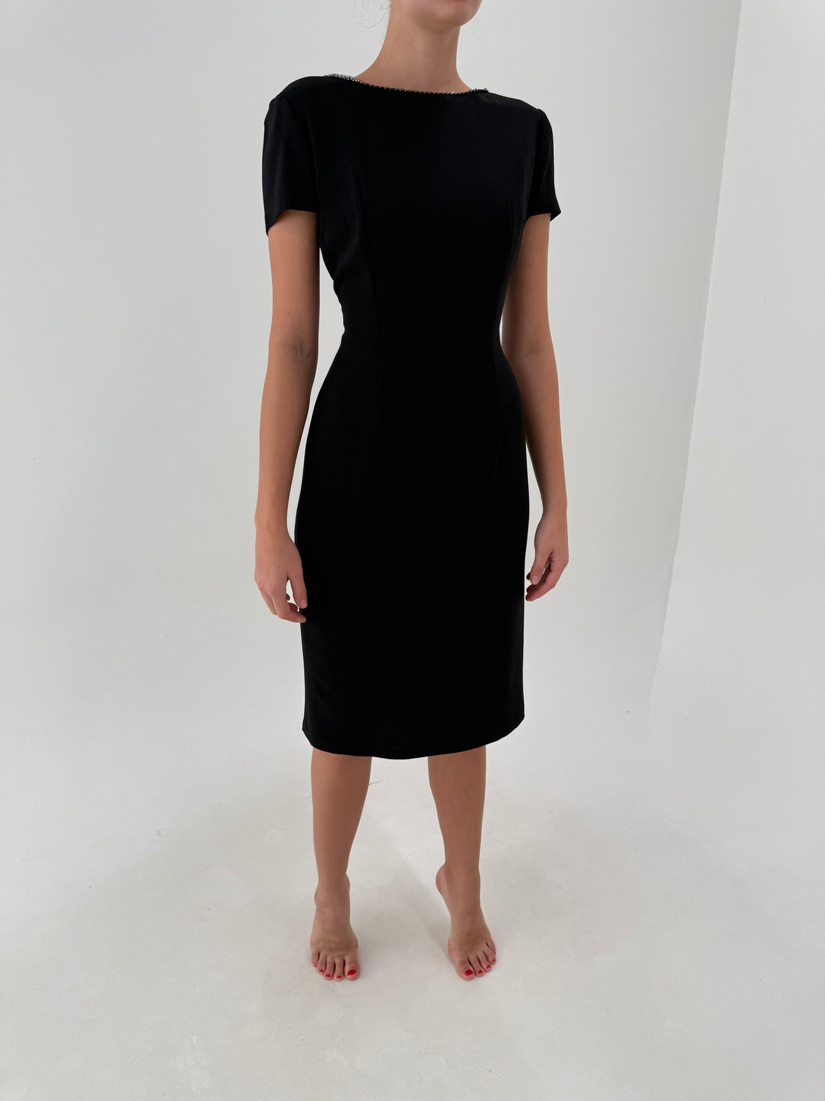 LBD vintage in croi minimalist din crep plin de la business la cocktail cu aplicații de cristale