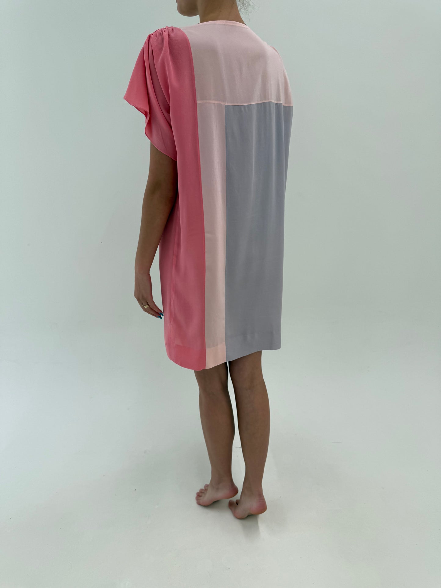 Rochie vintage din mătase naturală cu umeri drapați în culori pudrate și croi boxy