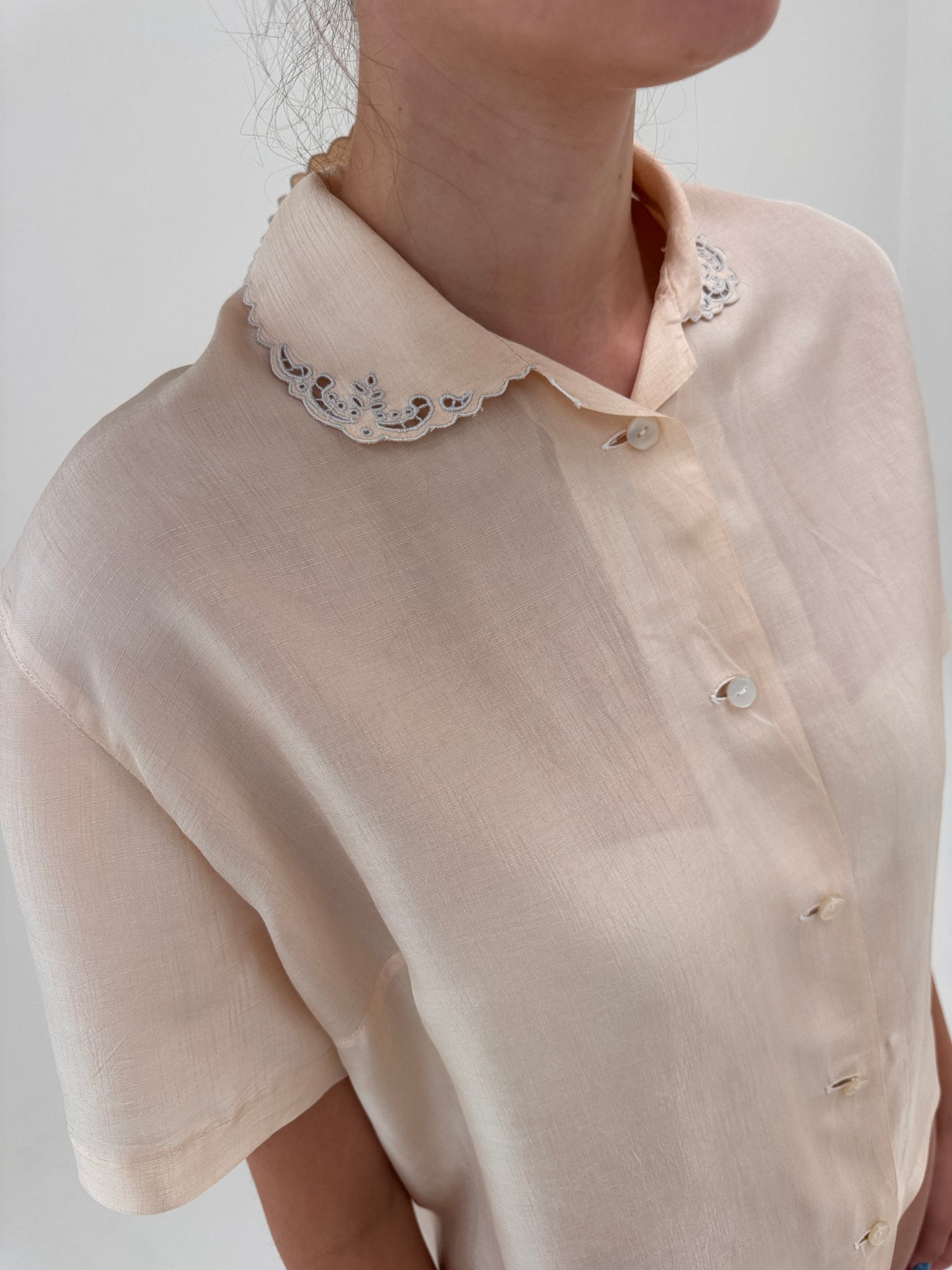 Cămașa pink nude din mătase naturală cu broderie