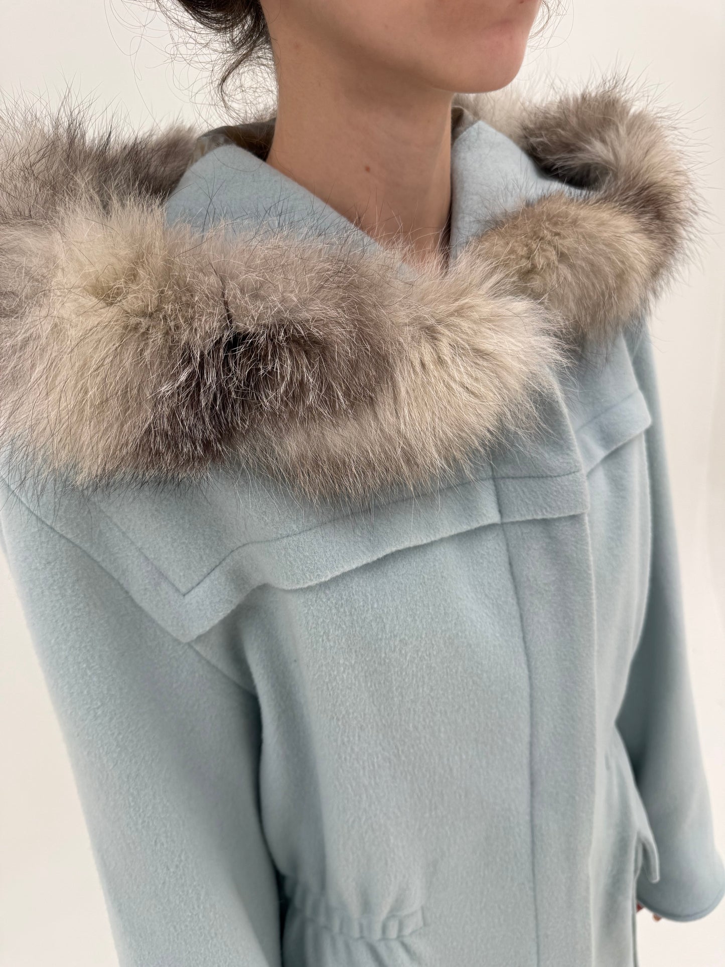 Parka vintage baby blue cu blană de vulpe argintie din lana excepțională
