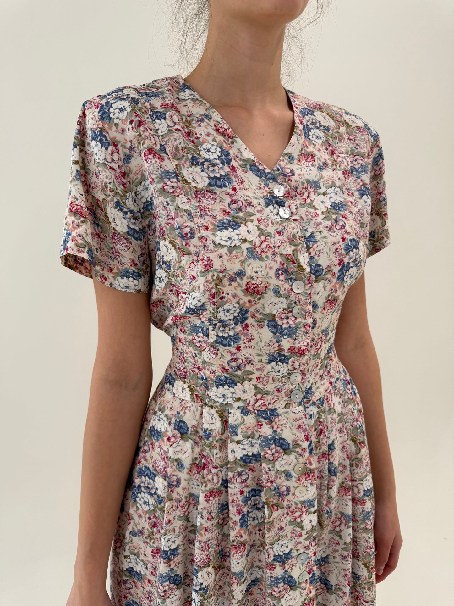 Rochie vintage maxi cambrata powder Pink cu print floral și talie reglabilă la spate