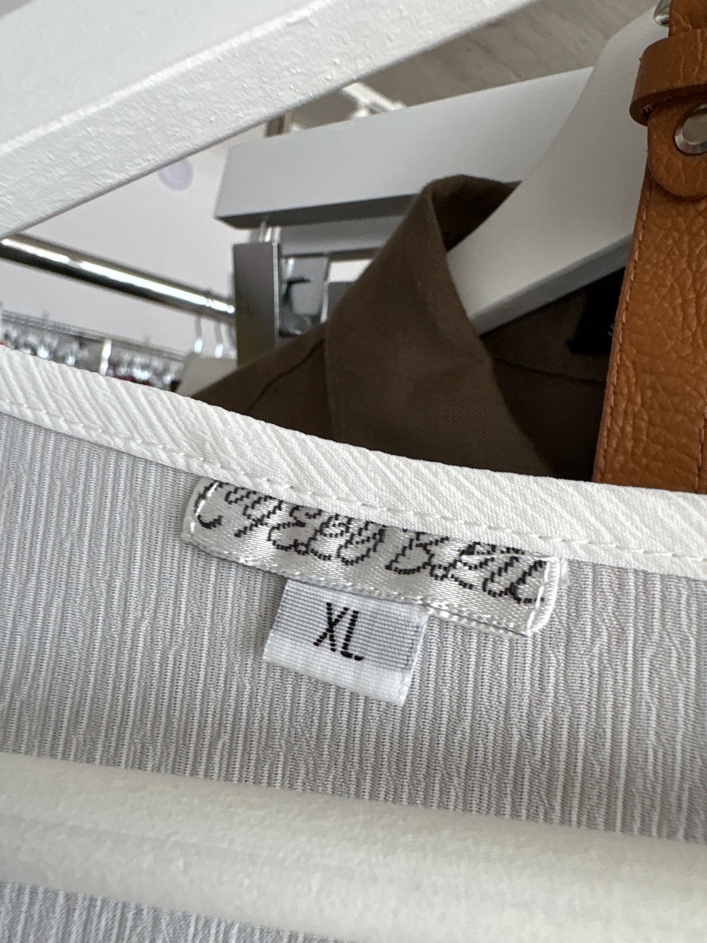 Top alb din mătase naturală no iron in croi minimalist