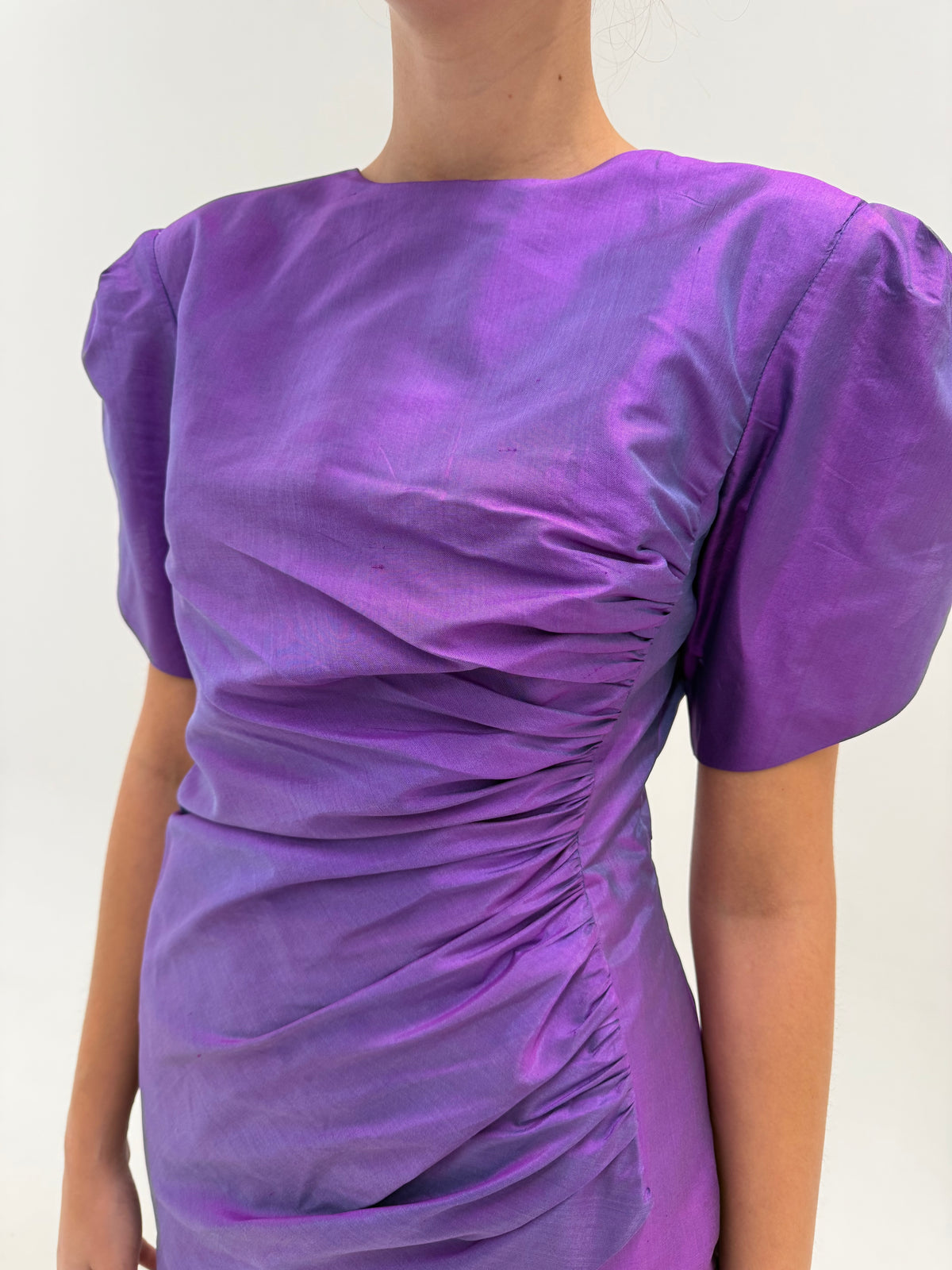 Rochie old vintage anii 80 în croi sculptural din shantung de mătase naturală