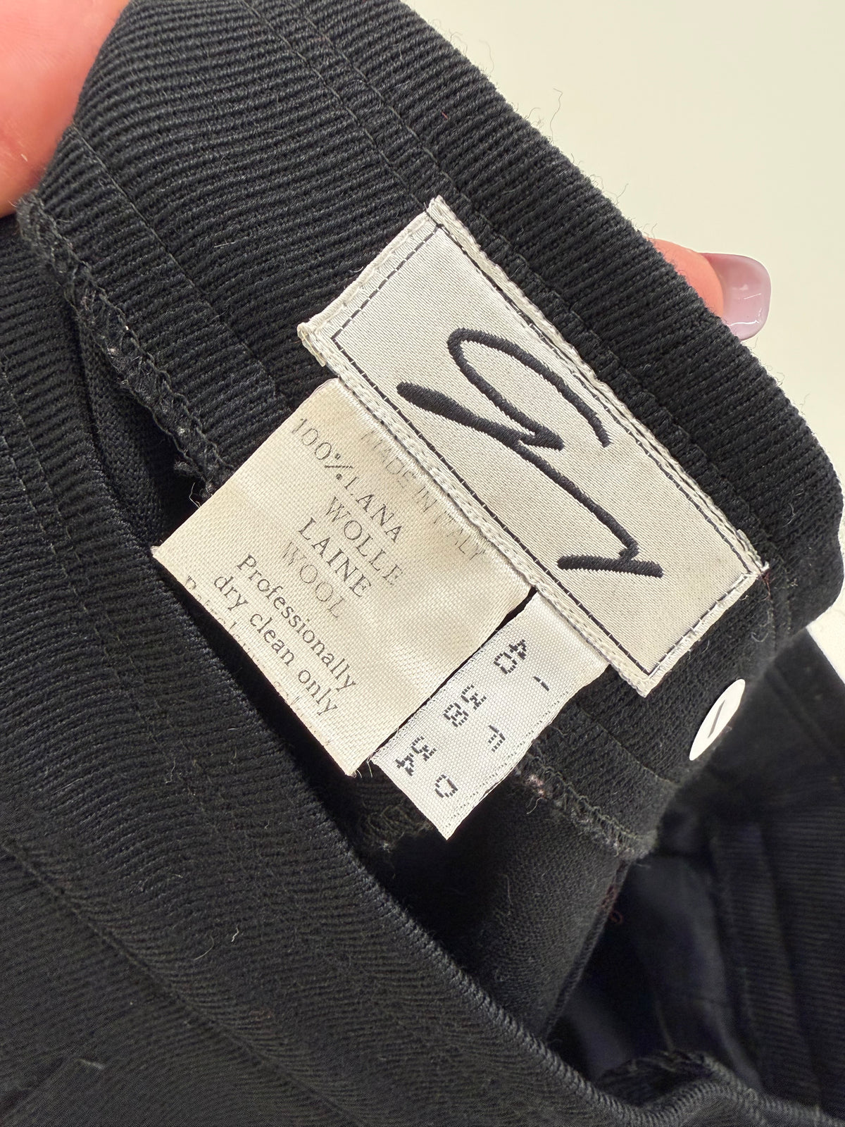 Pantaloni negri Genny țigaretă cu talie ultra înaltă și pense din lana extrafina