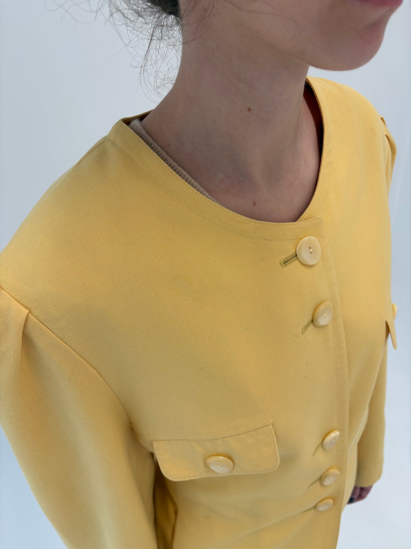 Sacou în stil Chanel butter yellow din lana certificată extrafina
