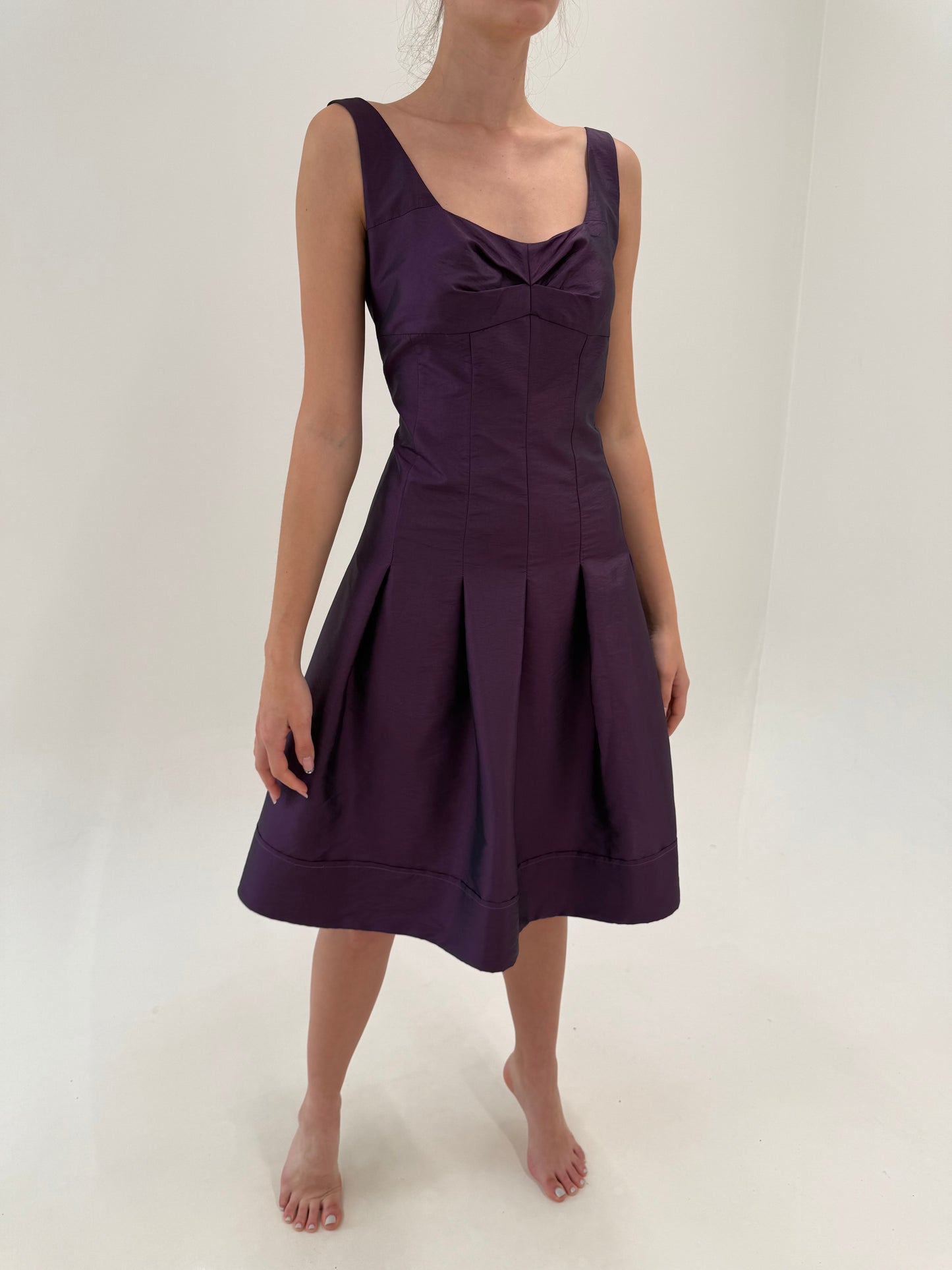 Rochie aubergine cu corsaj de designer din tafta naturală perlata ușor