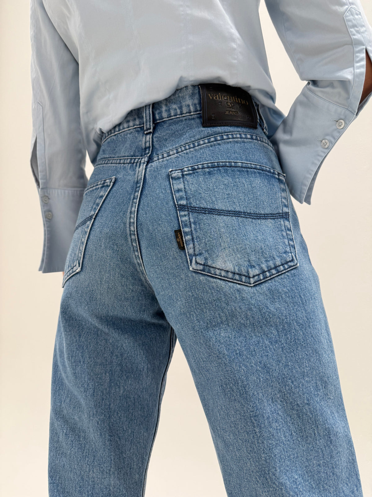 Jeans Valentino vintage din denim gros clasic wash cu talie ultra înaltă mom fit