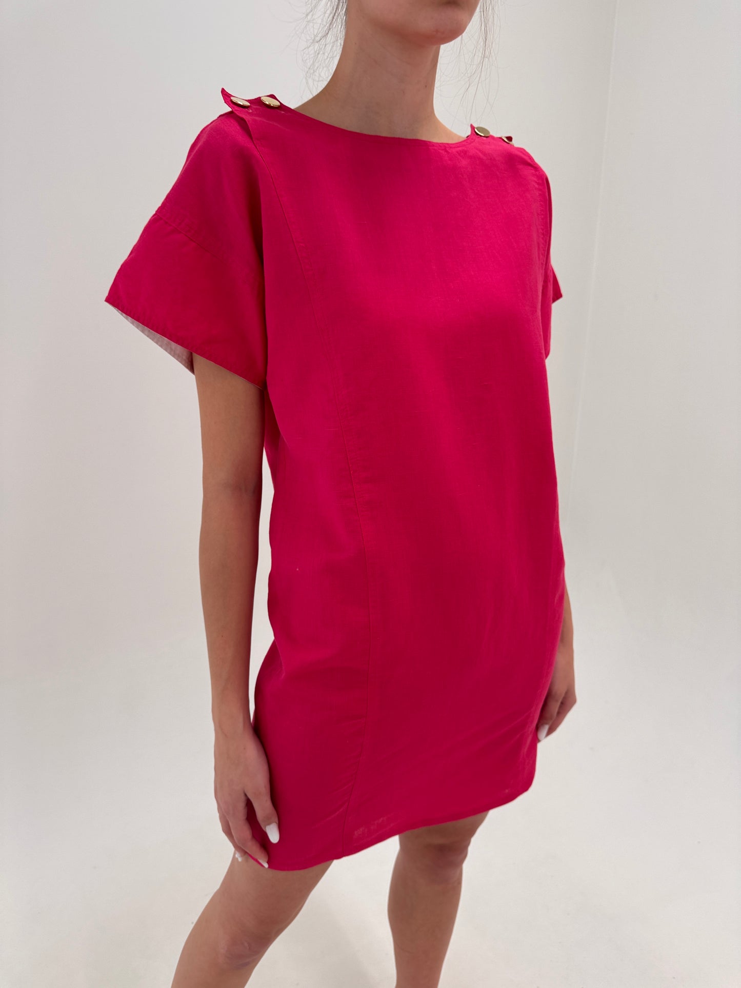 Rochie vintage în croi retro modern fucsia din in premium cu nasturi aurii