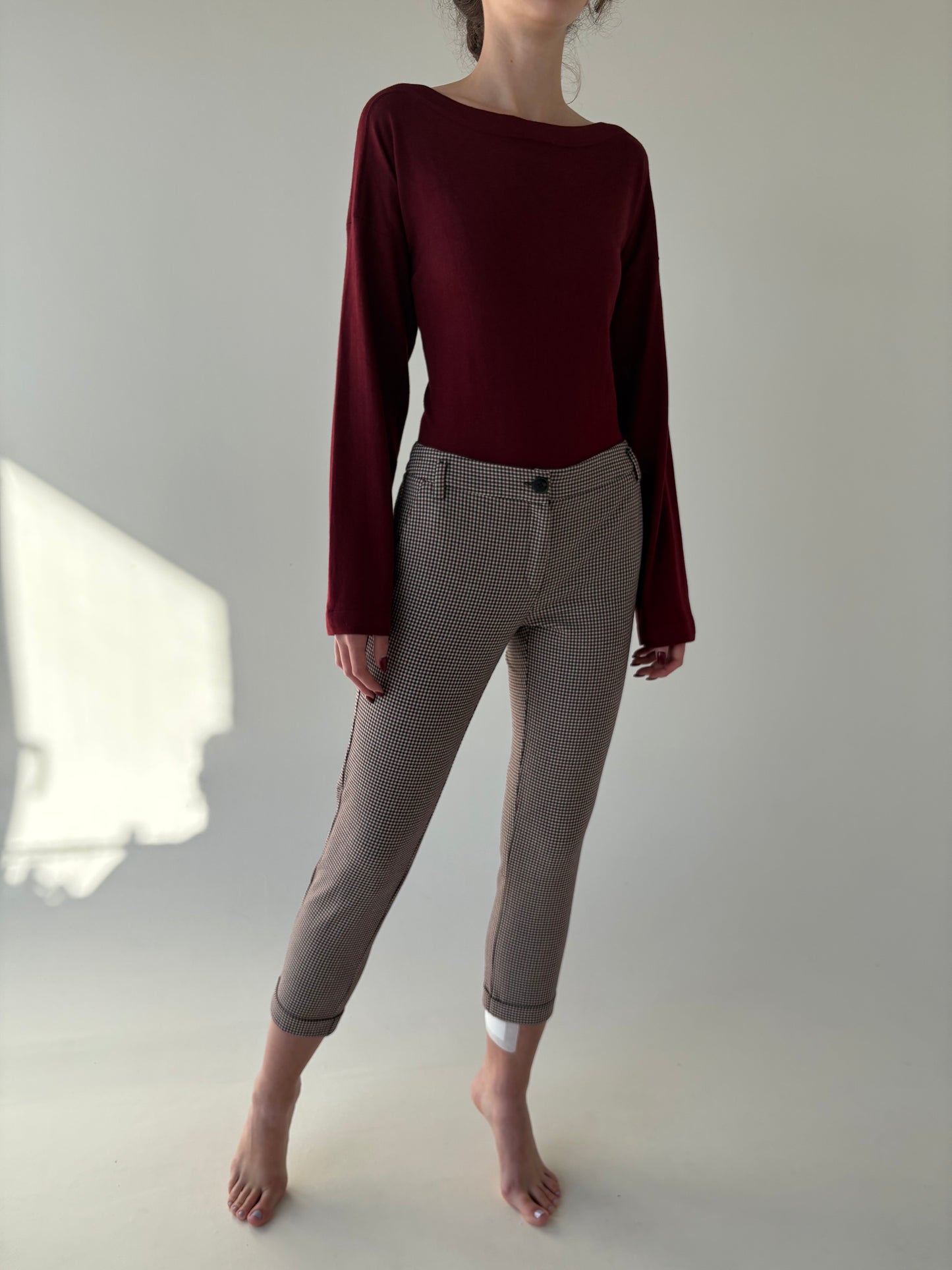 Pantaloni petite Marella by Max Mara în carouri cu burgundy ușor modelatori