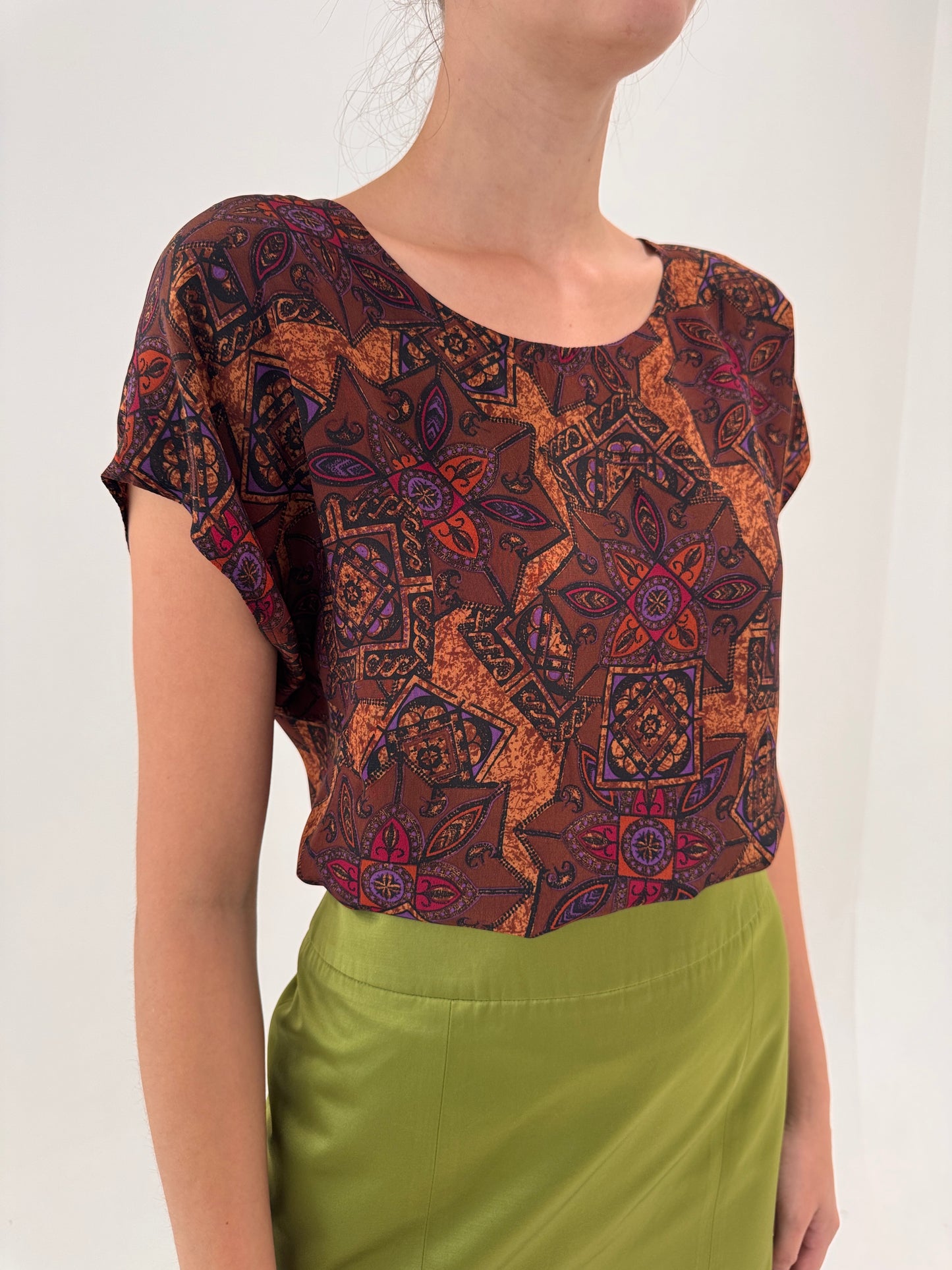 Top Valentino din mătase naturală cu print paisley în croi lejer