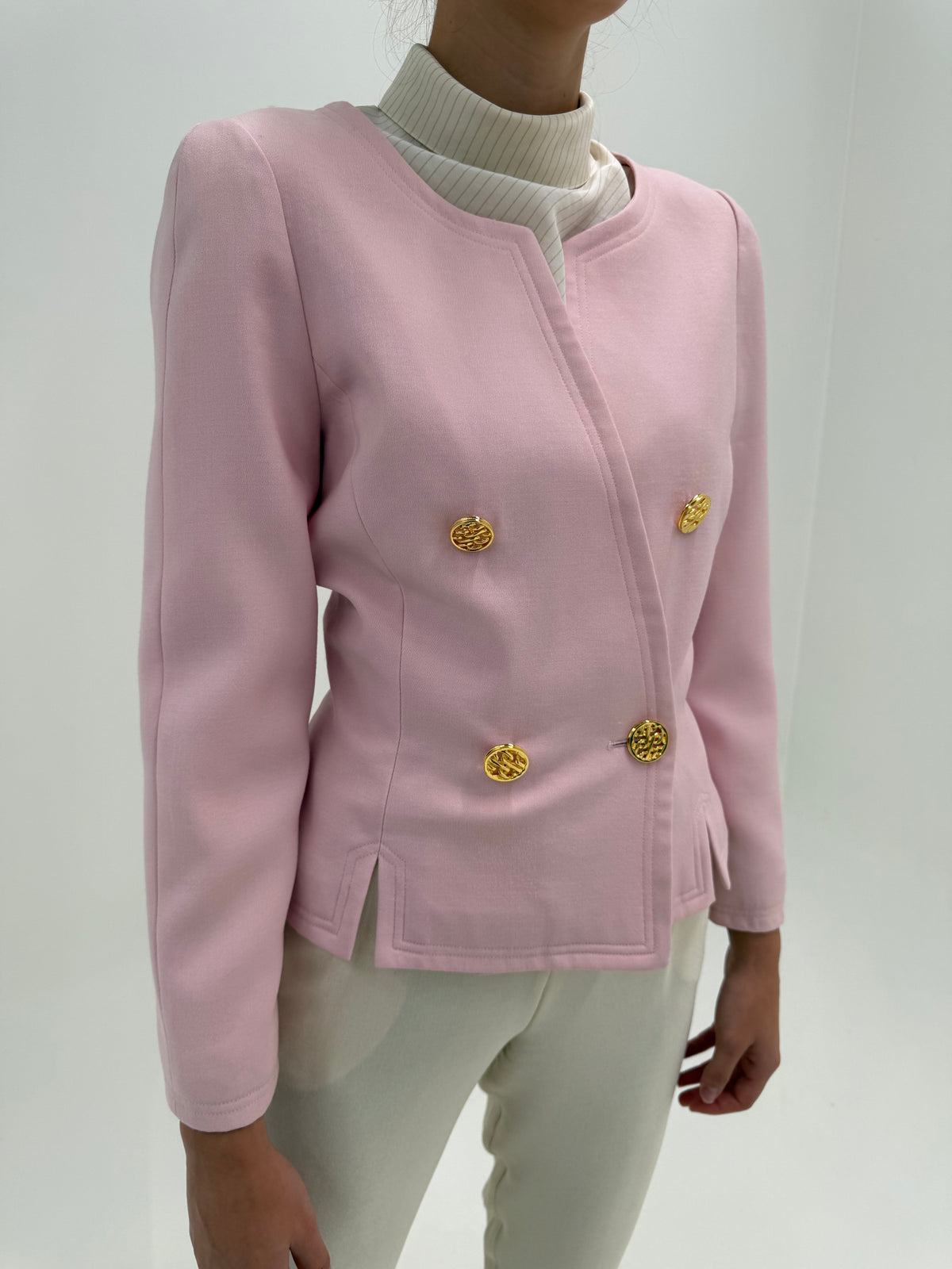 Sacou Max Mara powder pink cu nasturi aurii metalici în croi minimalist