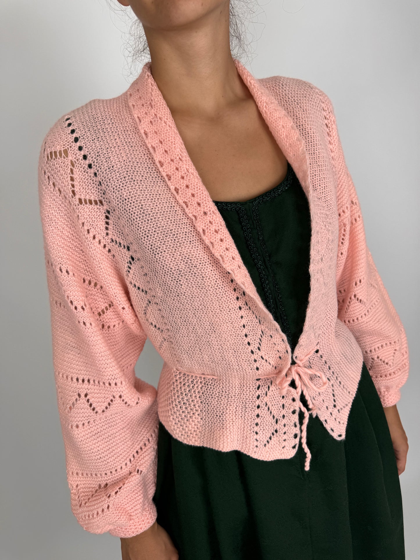 Cardigan vintage bijuterie  roz pudrat lucrat manual