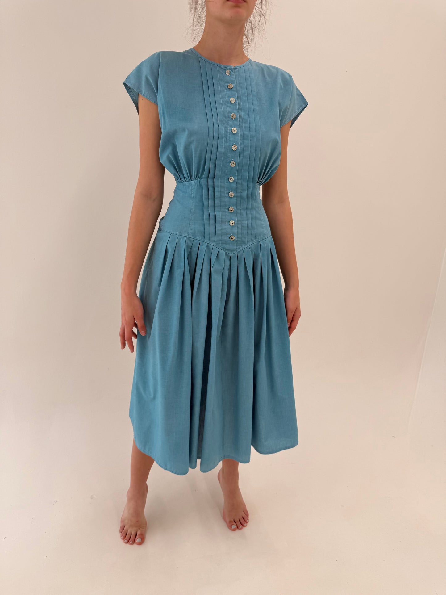 Rochie vintage excepțională albastru ciel din pânză de bumbac cu talie ultra marcată