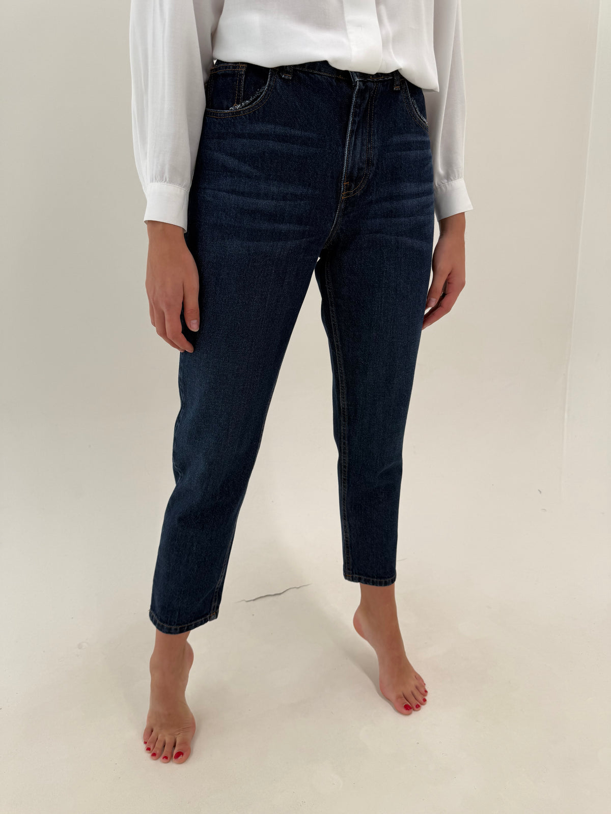 Jeans dark wash premium din bumbac gros în croi super revenit în trend