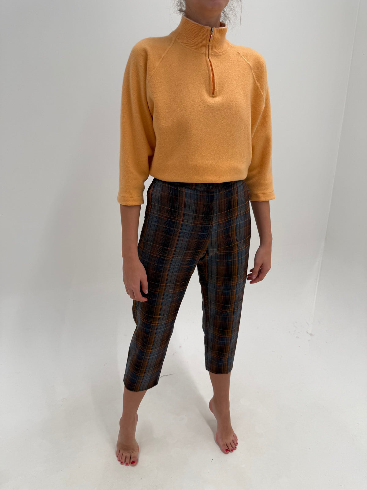 Pantaloni petite din stofita în carouri cu talie înaltă elastică și culori superbe