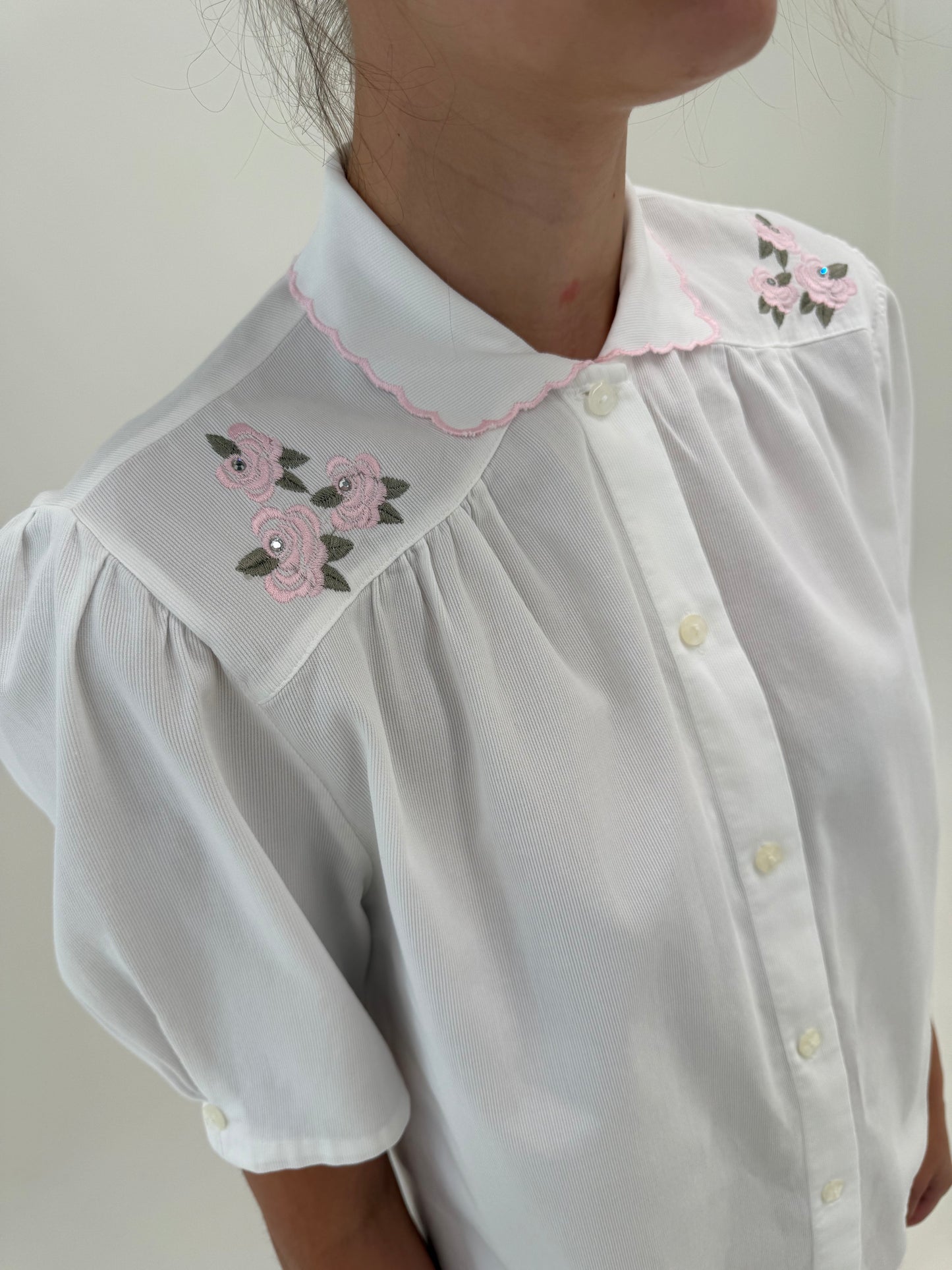 Camasa vintage cu broderie din bumbac excepțional in croi drapat
