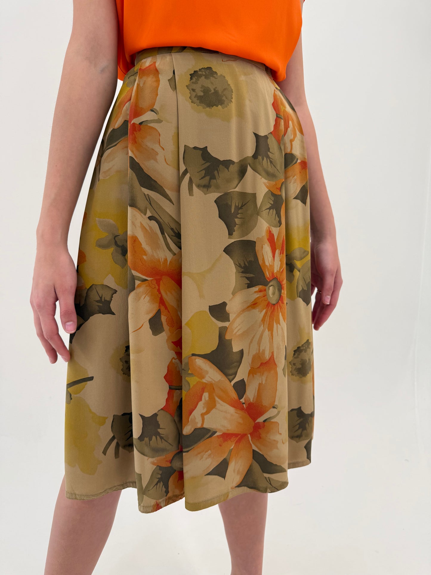 Fustă midi din mătase naturală cu pliseuri mari și print floral superb