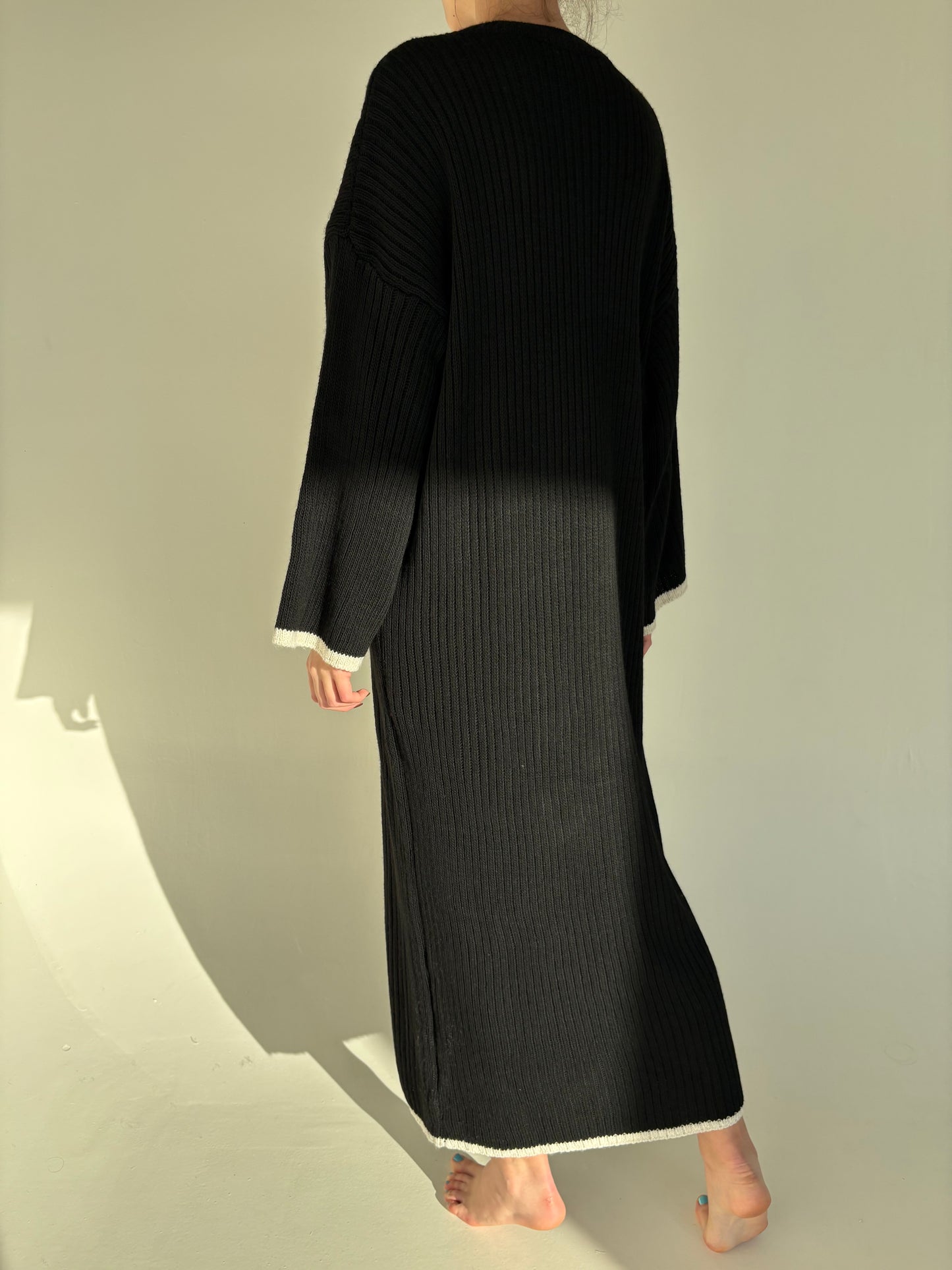 LBD maxi ribbed cu paspoal ivoire din mix de lana extrafina ribbed