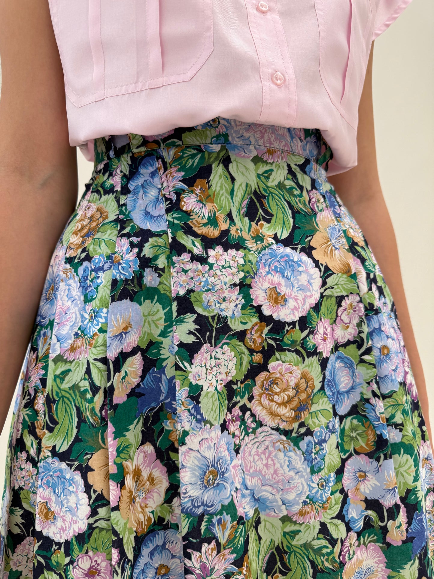 Fustă vintage cu print floral superb din cea mai fină pânză de bumbac cu talie elastică