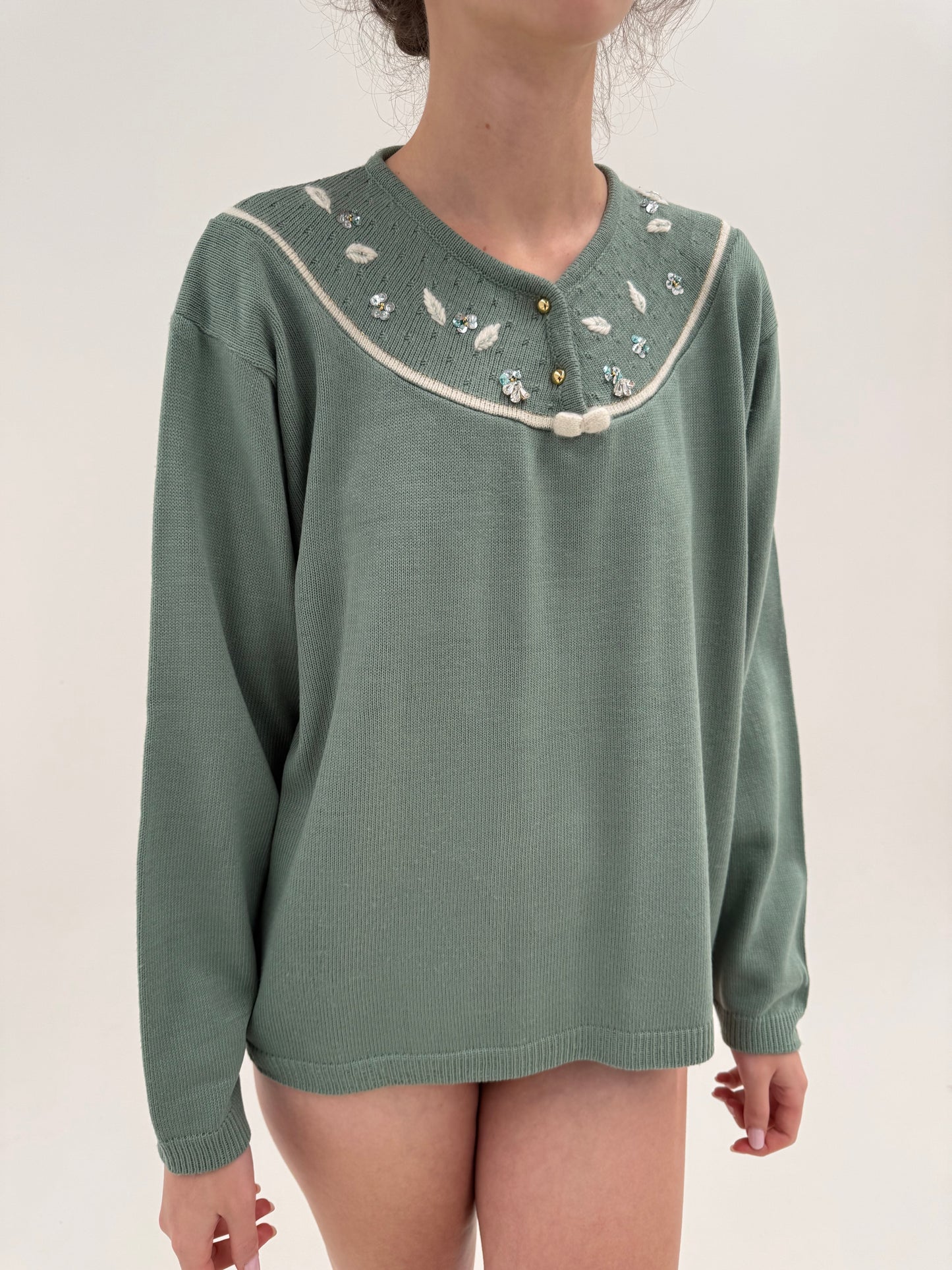 Pulover mint green cu broderie și aplicații manuale din lana extrafina