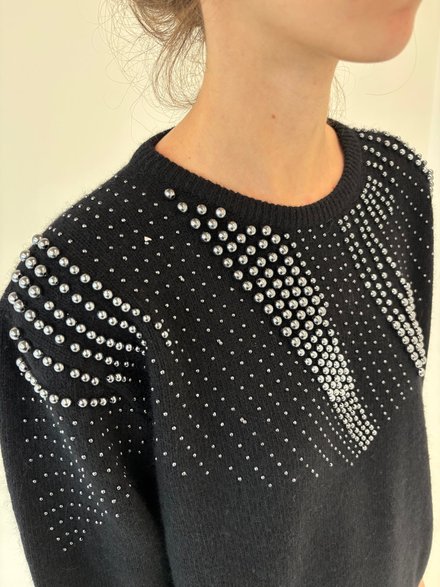 Pulover italian din lana extrafina de gramaj mare cu aplicații multiple de perle