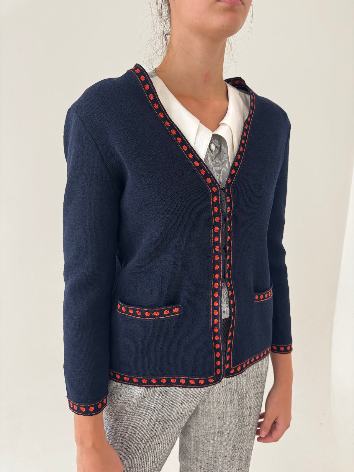 Jacheta blbintage italiană din tricot dens excepțional 80% lana Navy cu roșu