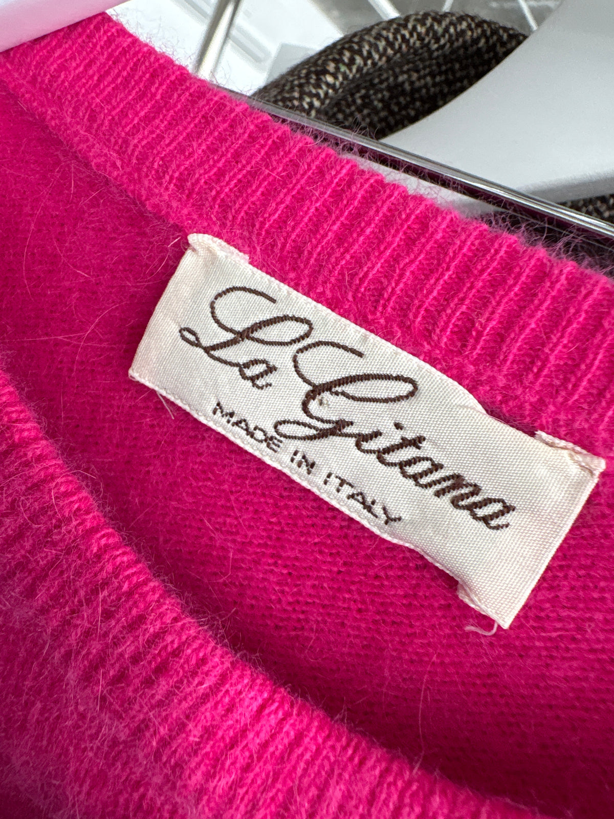 Pulover vintage fucsia italian cu broderie din lana extrafina și Angora
