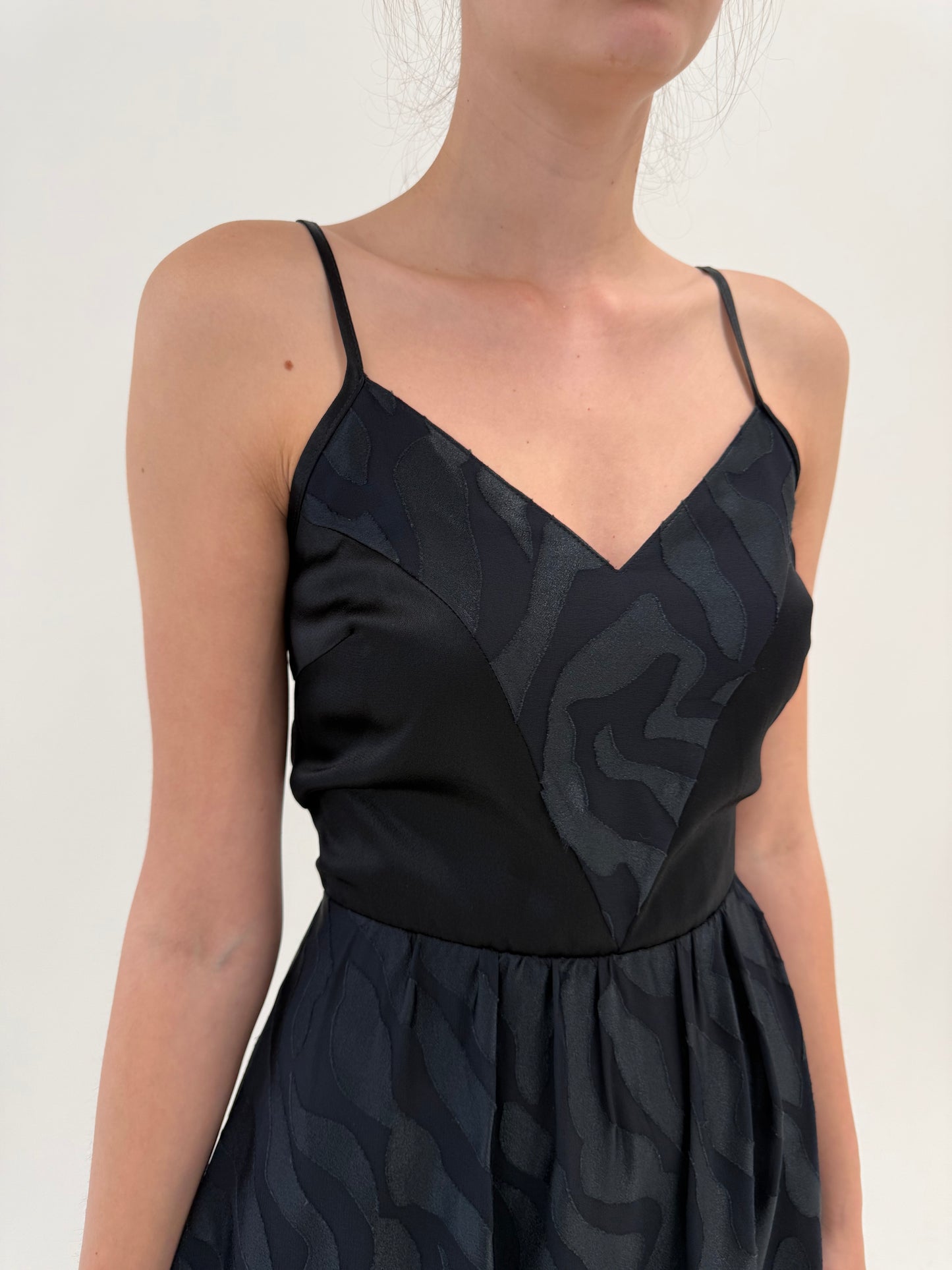 LBD vintage in croi de ani 50 de cocktail din material spectaculos