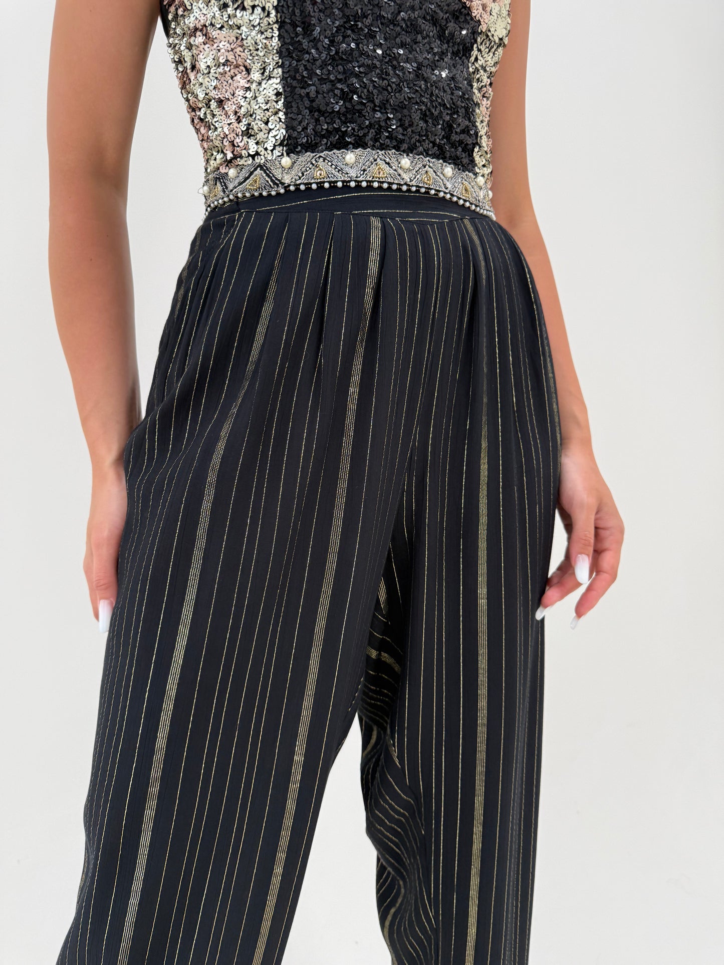 Pantaloni vaporosi cu talie ultra înaltă și inserție fină aurie de la zi la seară