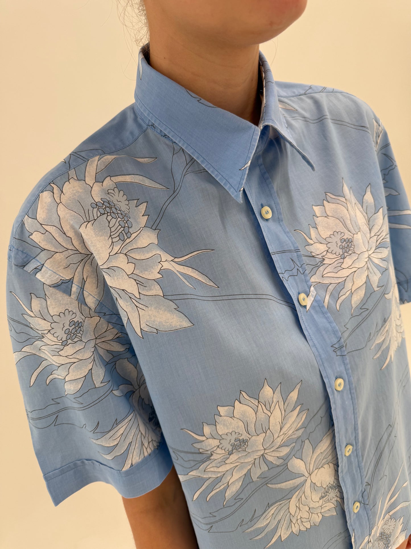 Cămașa Dolce&Gabbana baby blue cu print superb din cea mai fină panzica de bumbac