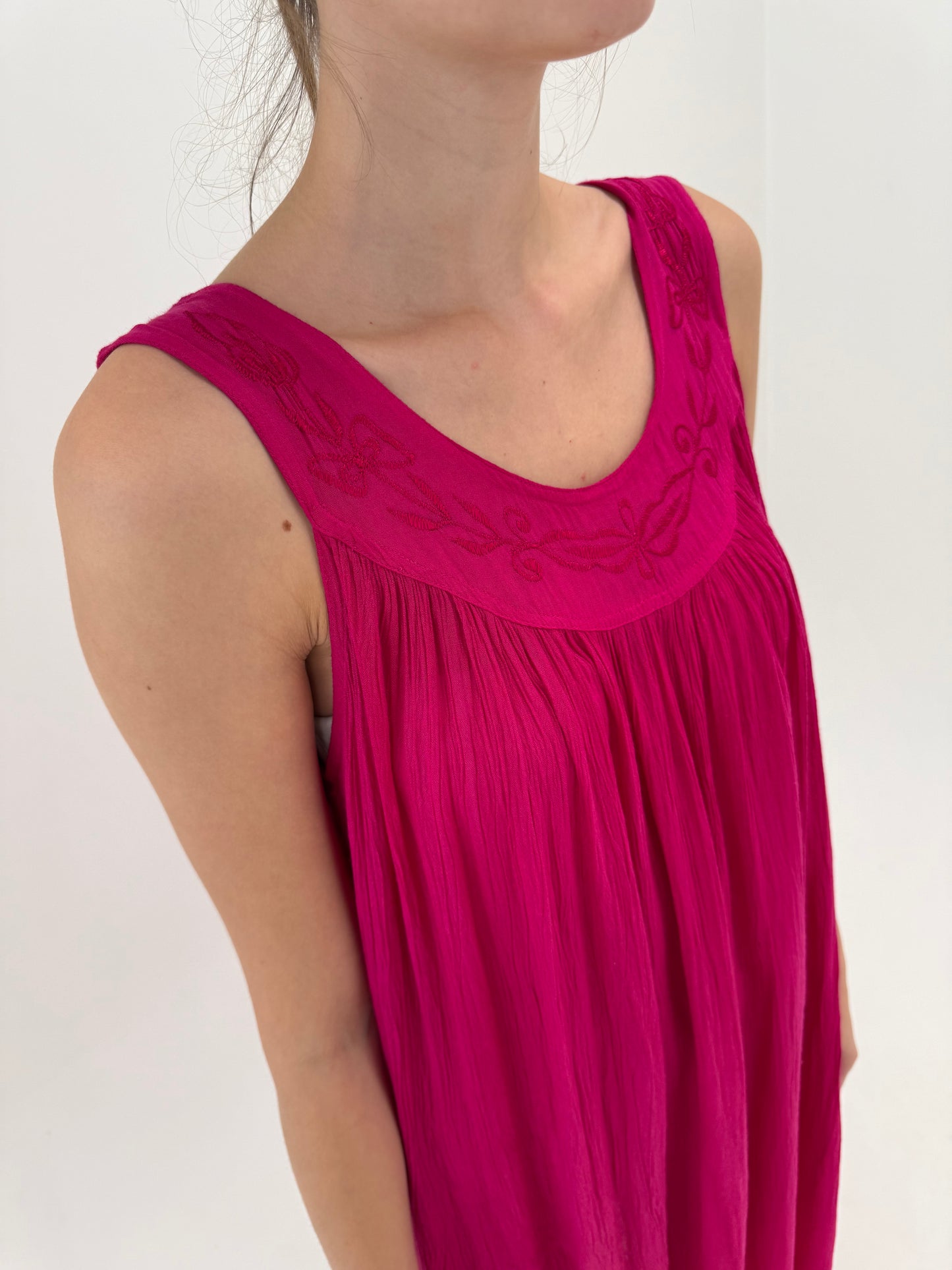 Rochie maxi fucsia suoee vaporoasă din creppe de bumbac ultra confort