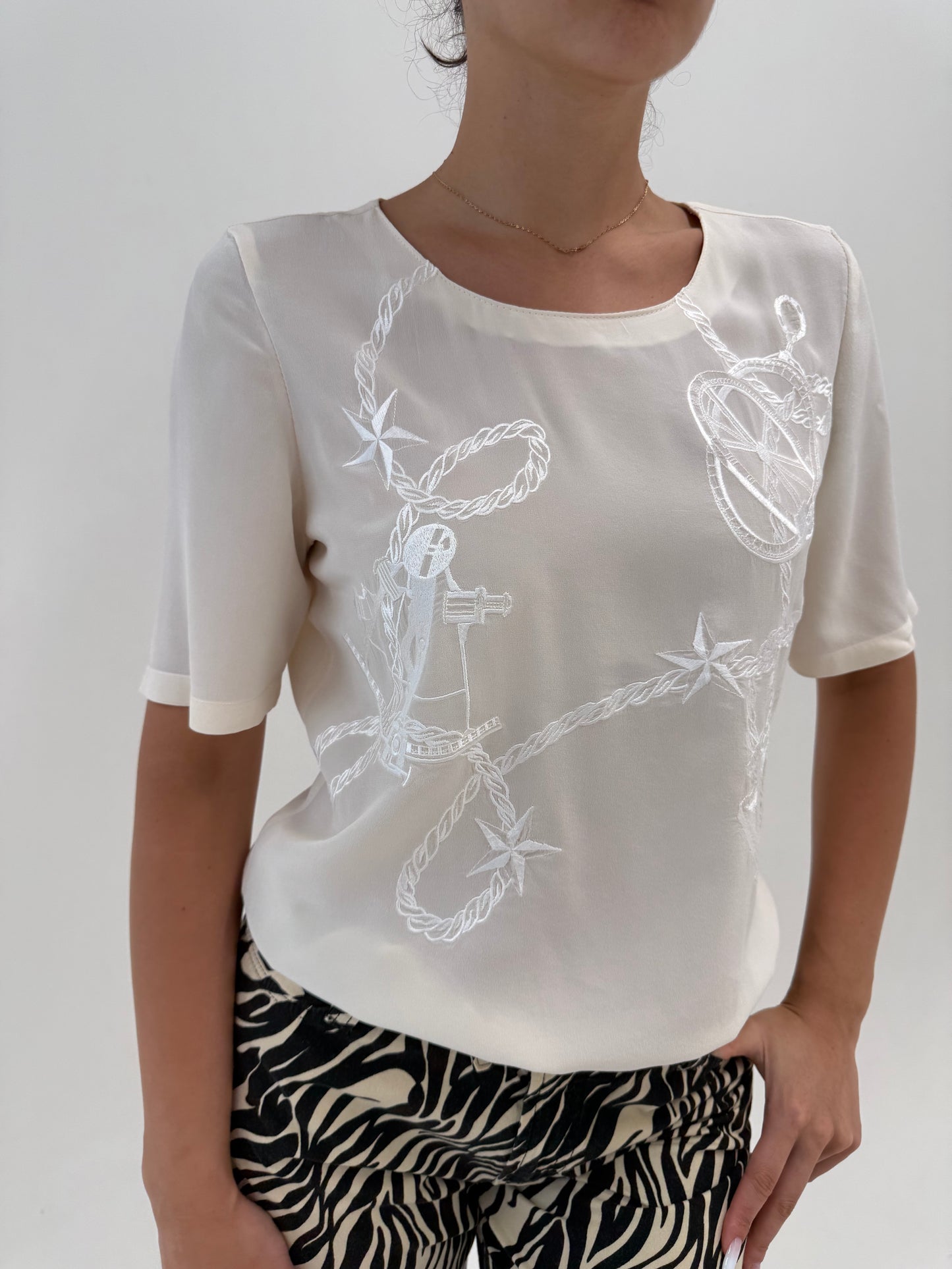 Top luxury Les Copains din mătase naturală cu influențe nautice și broderie