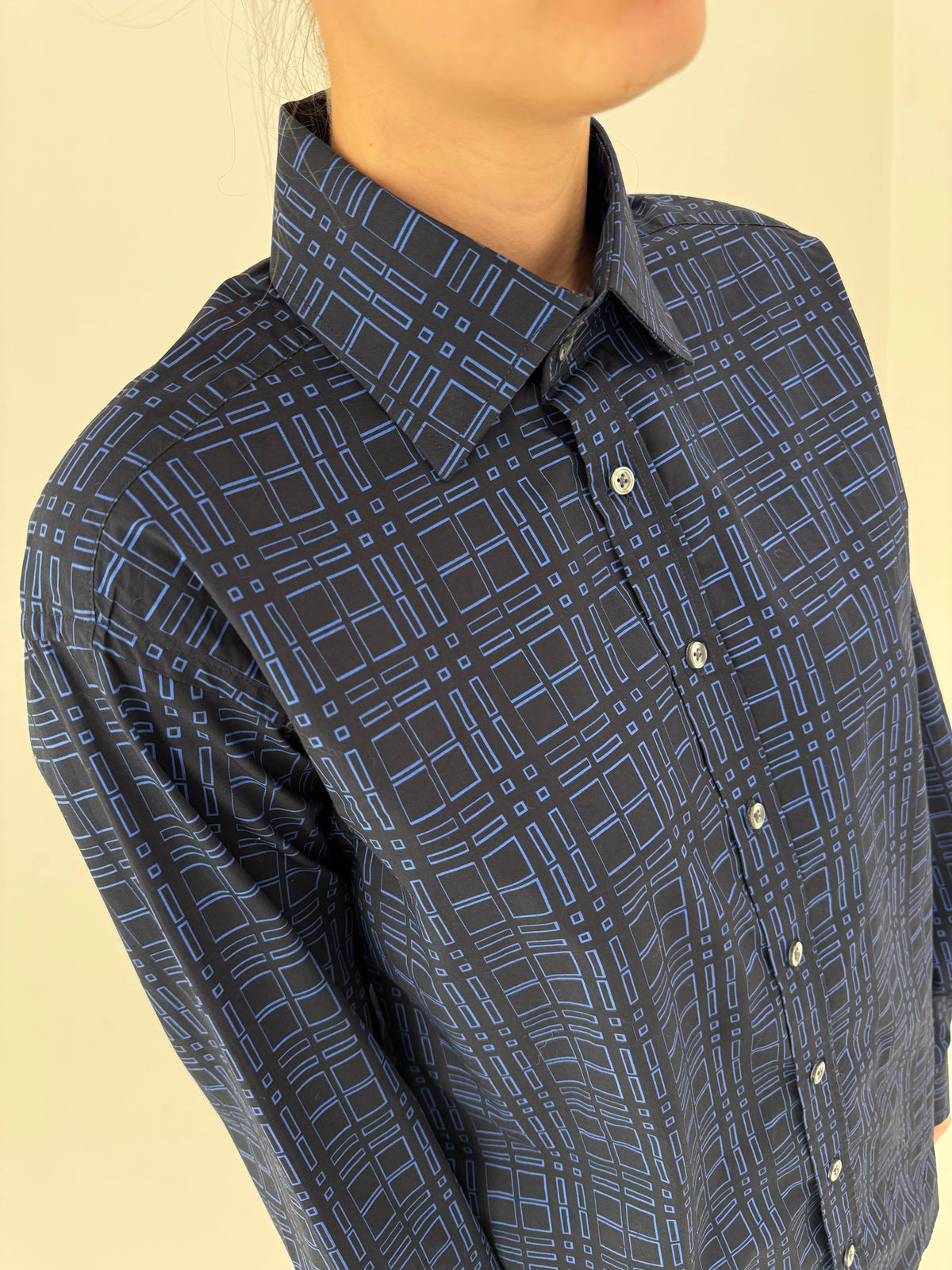 Cămașa Burberry neagră cu print geometric albastru regal cin poplin gros de bumbac