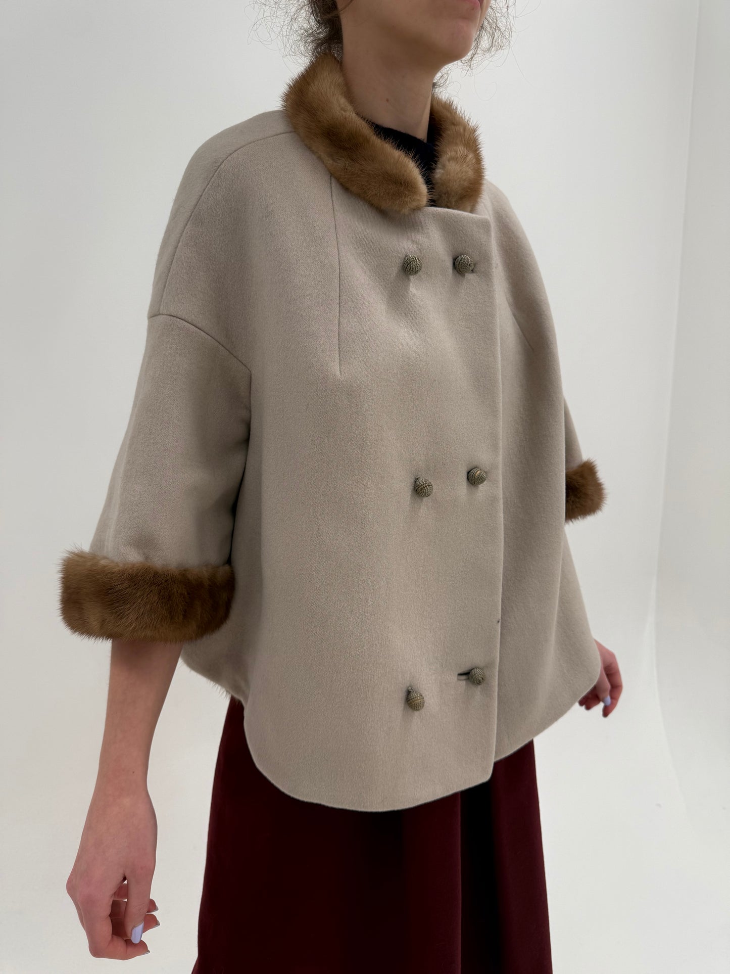 Jacheta tip cap mid century old vinatge din lana worsted cu blană de nurcă