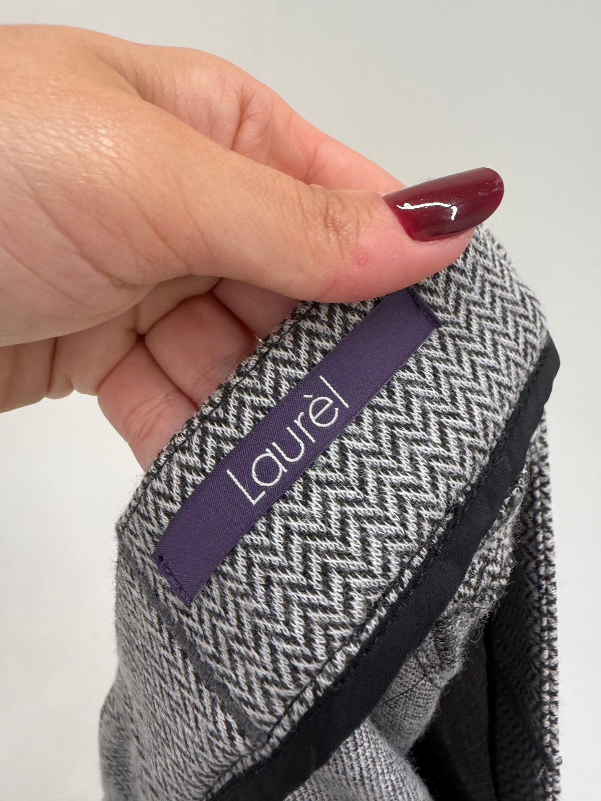 Deux piece Laurel by Esacda din tweed modelator din mix de lana extrafina petite