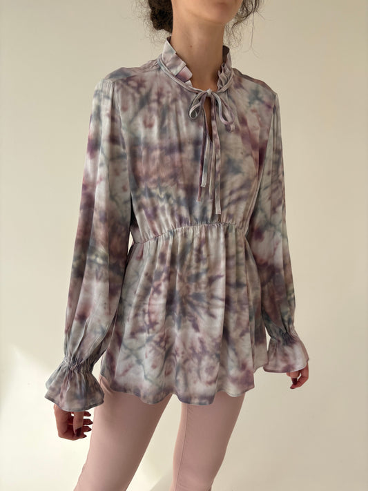 Bluză cu talie ultra înaltă marcată in culori pudrate și efect de peplum