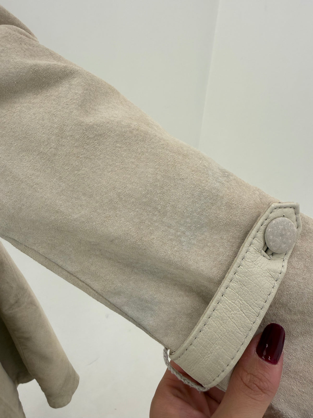 Trench off white din piele naturală întoarsă cu paspoal din piele naturală și cordon
