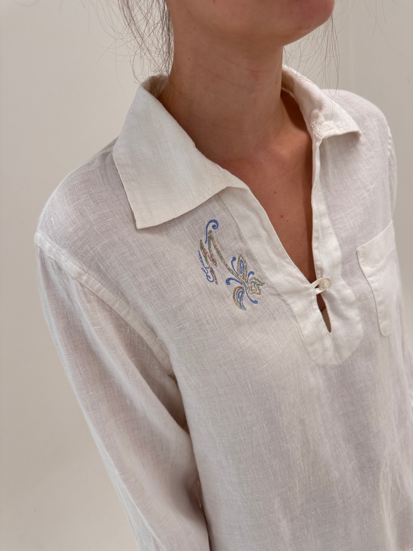 Tunica de brand premium Marciano by Guess cu broderie delicată din in excepțional
