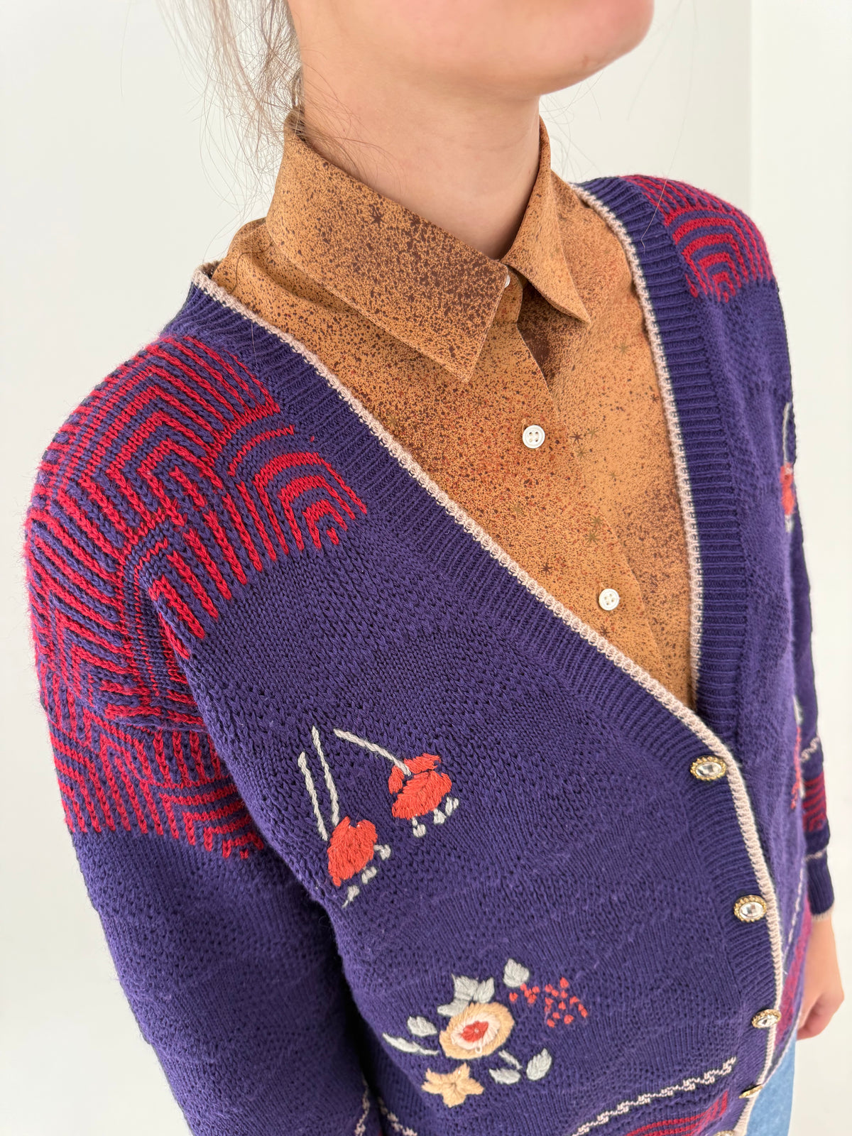Cardigan vintage lucrat manual din lana extrafina în croi lejer petite
