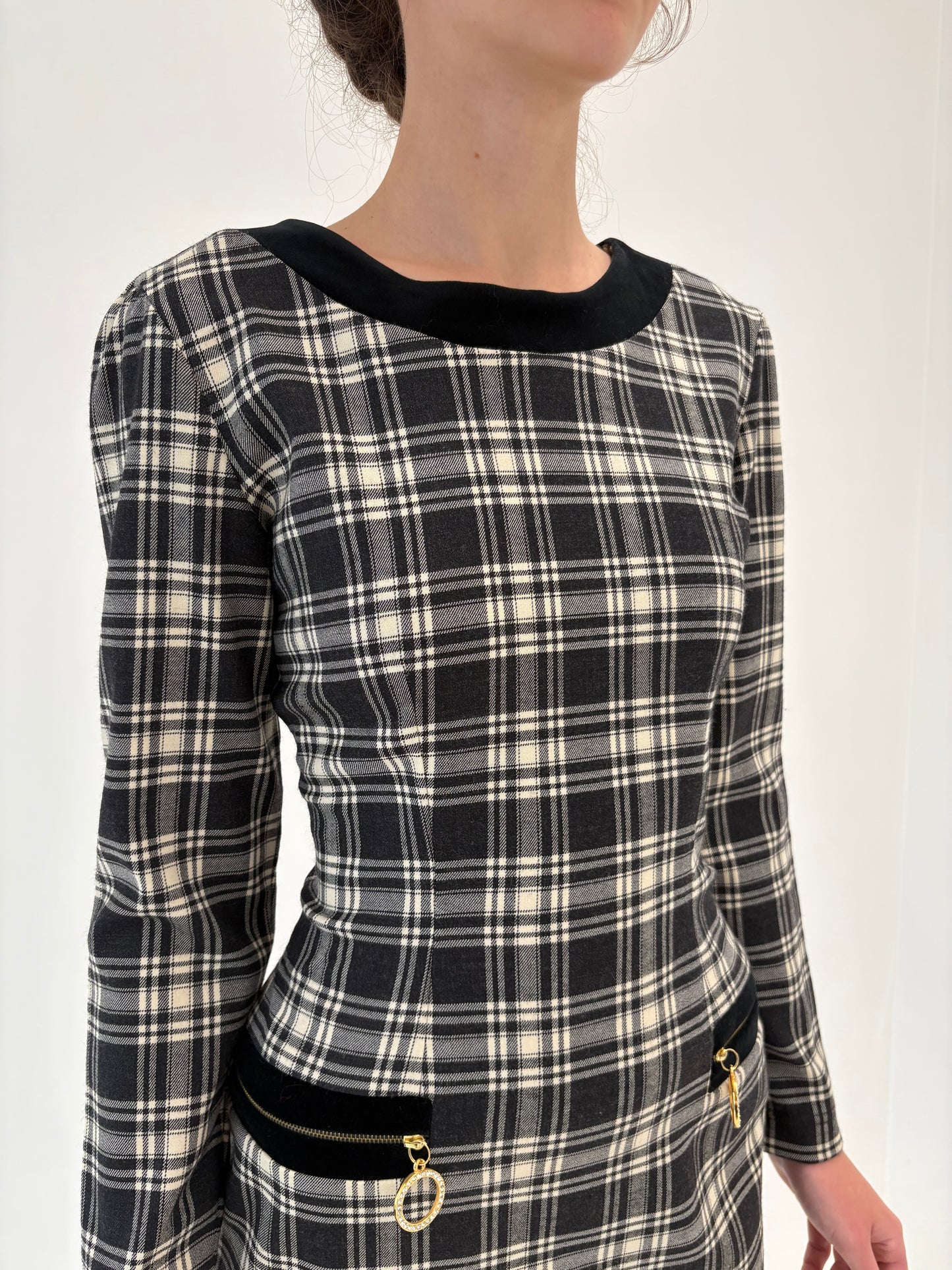 Rochie vintage italiană din lana extrafina virgină cu feronerie aurie
