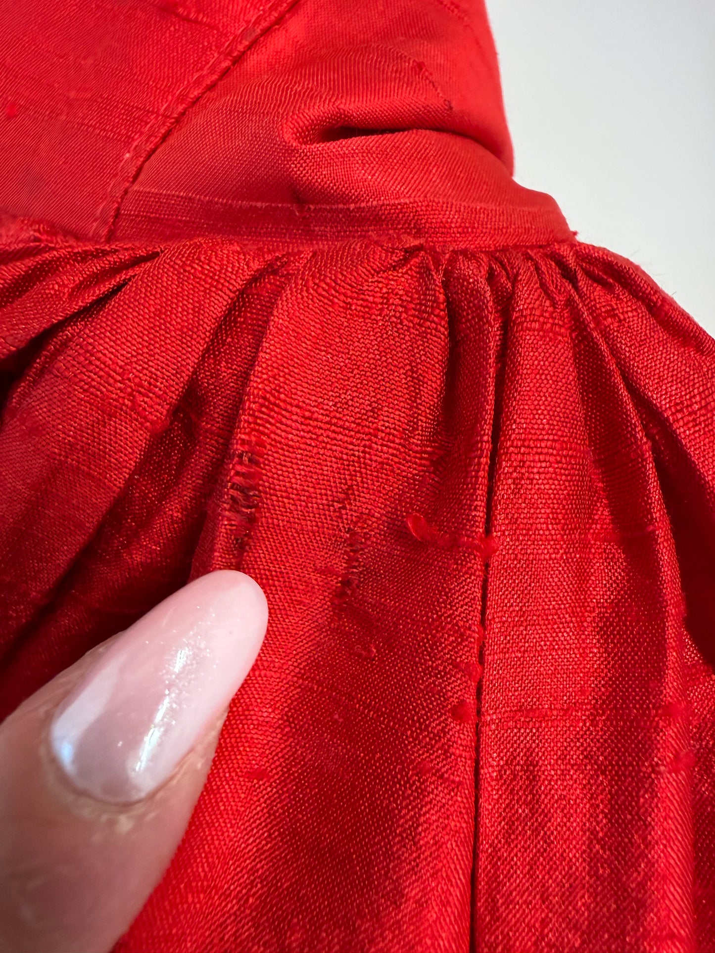 Rochie maxi din mătase naturală cu corsaj și umeri bufanți